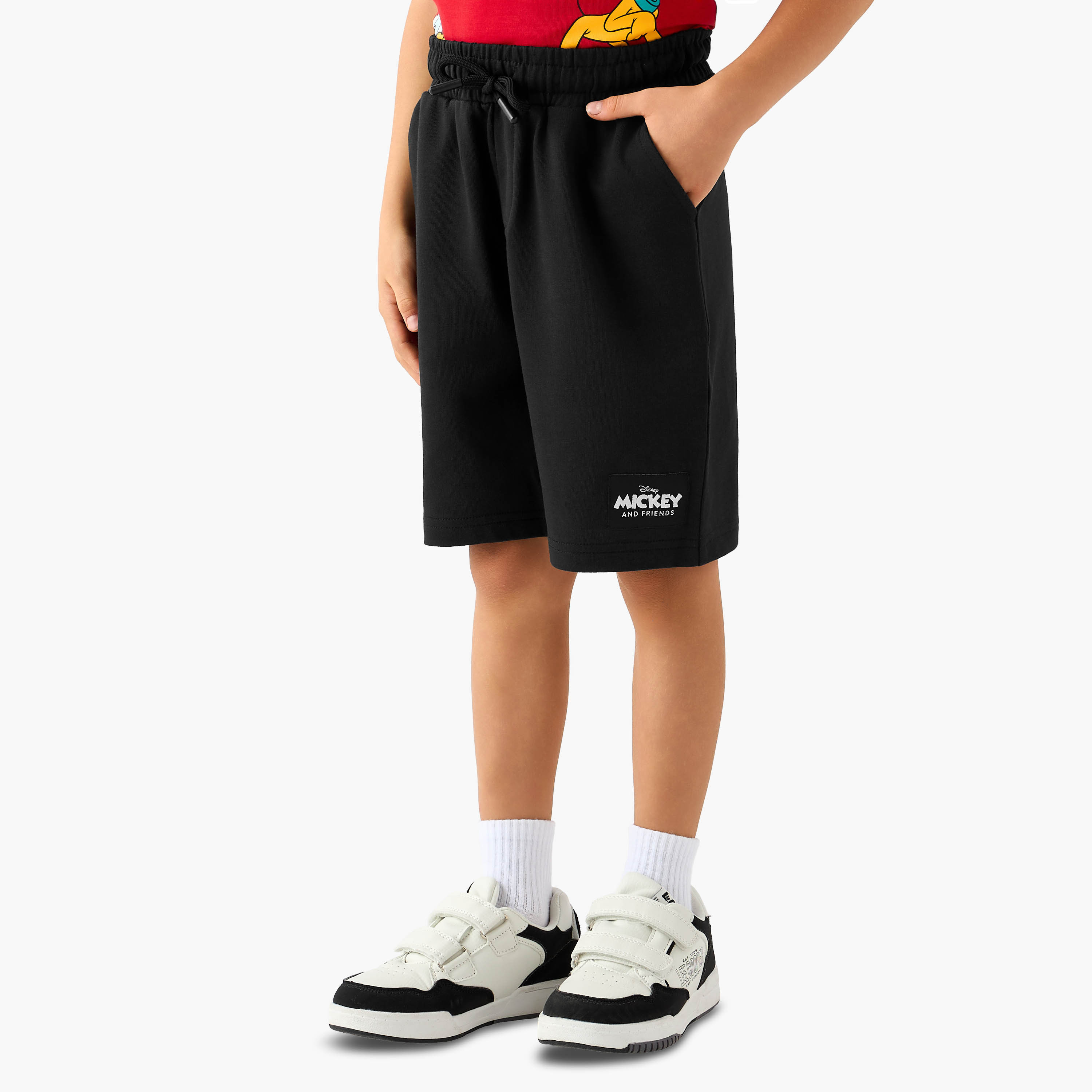 طقم تيشيرت بأكمام قصيرة وياقة ضيقة مع شورت برباط إغلاق من ديزني-boys-clothing-setsandcoords-image-3