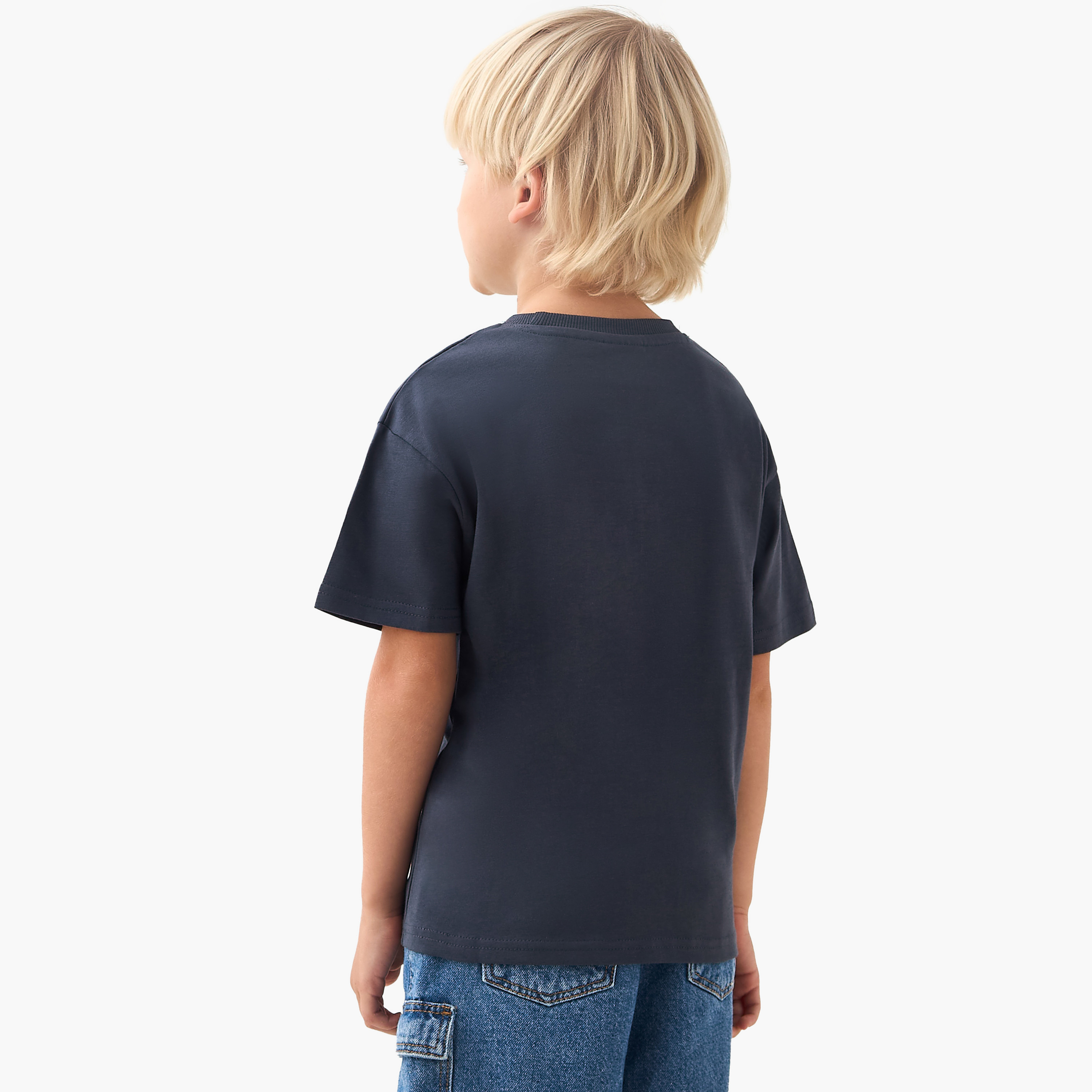 تيشيرت بياقة ضيقة وأكمام قصيرة وتزيينات سبايدر مان بالترتر-boys-clothing-tshirtsandpolos-image-3