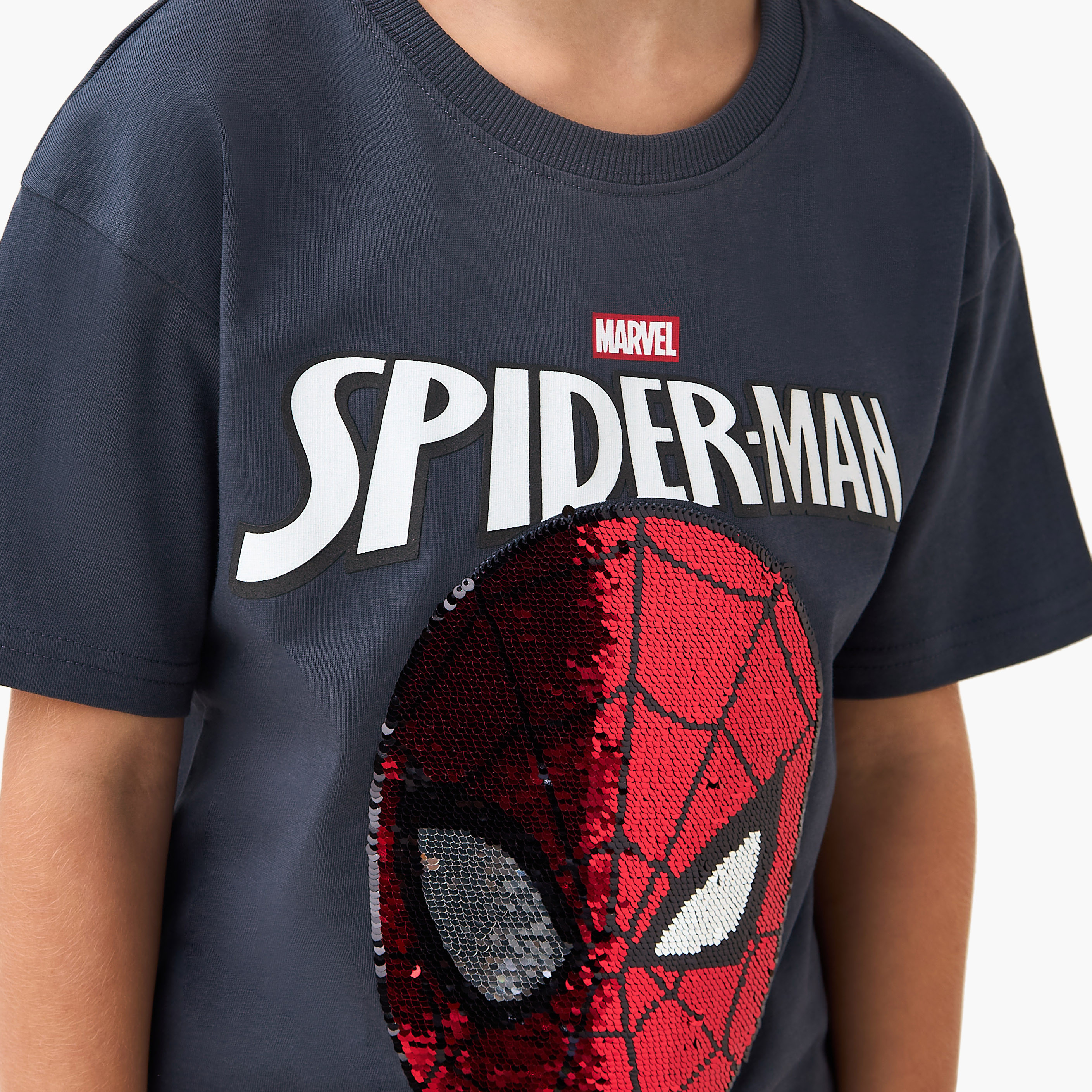 تيشيرت بياقة ضيقة وأكمام قصيرة وتزيينات سبايدر مان بالترتر-boys-clothing-tshirtsandpolos-image-2