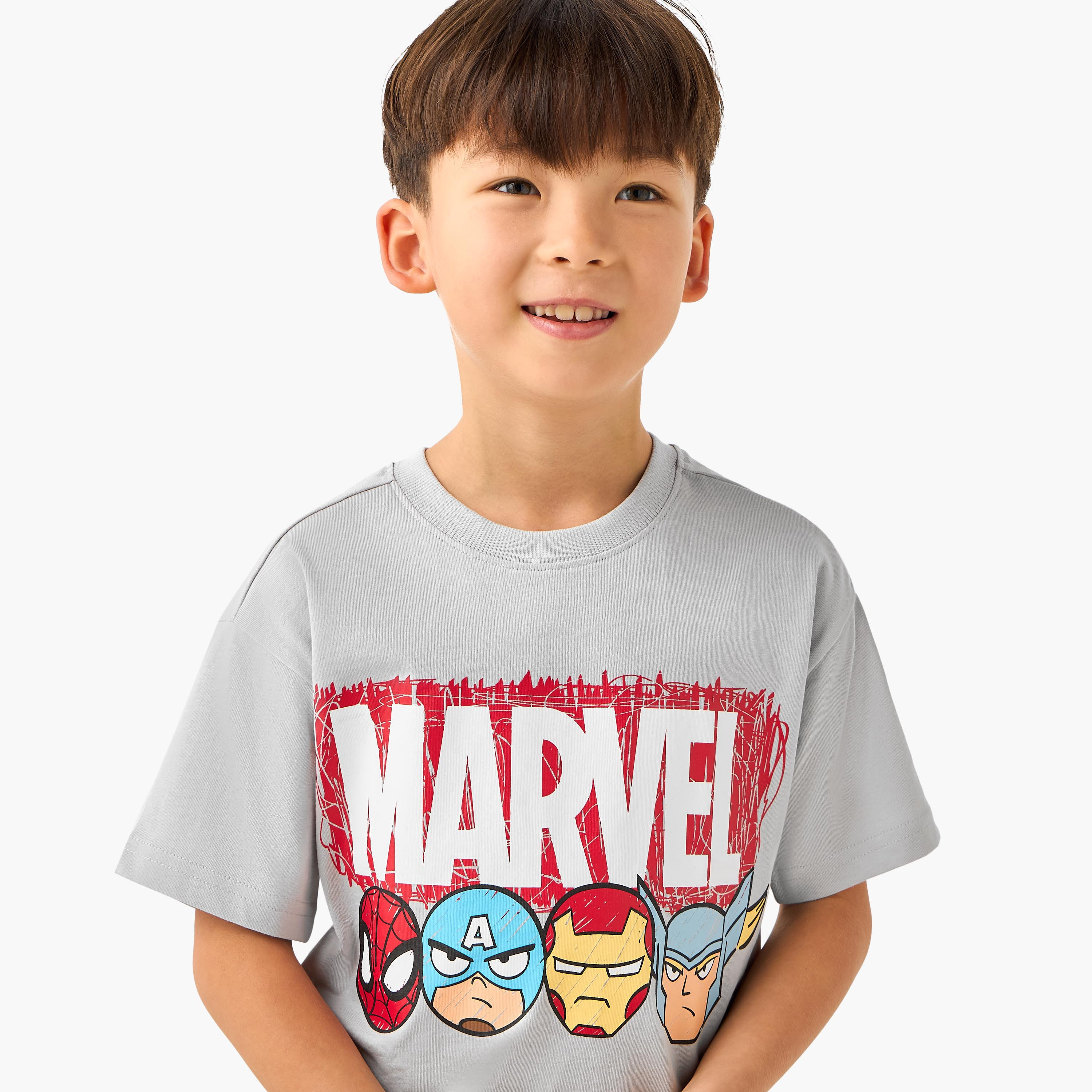 تيشيرت بطبعات أفنجرز وياقة ضيقة وأكمام قصيرة-boys-clothing-tshirtsandpolos-image-4