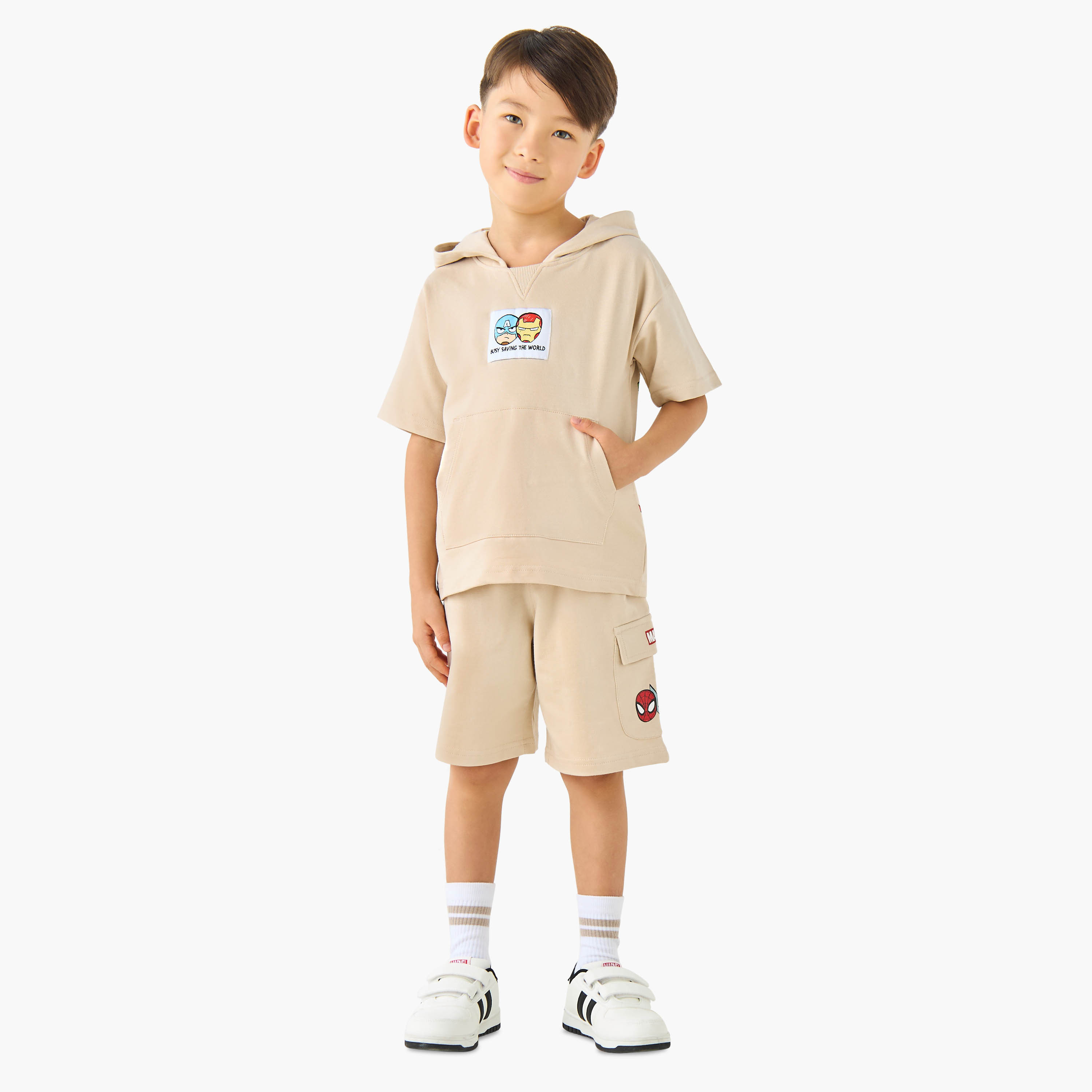 طقم تيشيرت بقبعة وأكمام قصيرة وطبعات أفينجرز مع شورت من جونيورز-boys-clothing-setsandcoords-image-1