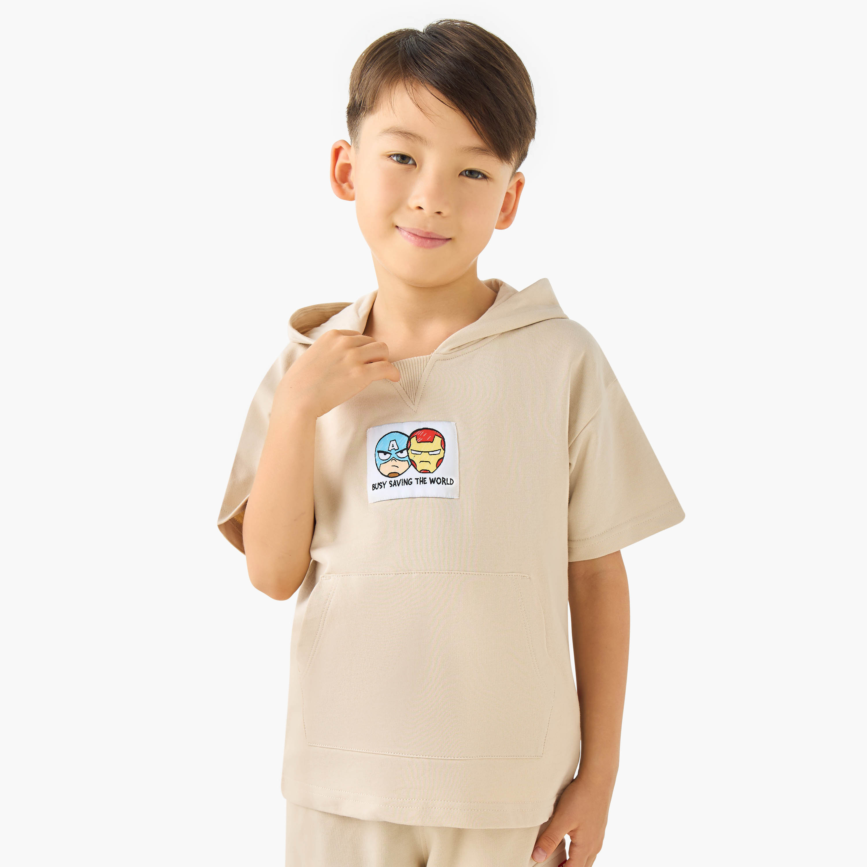 طقم تيشيرت بقبعة وأكمام قصيرة وطبعات أفينجرز مع شورت من جونيورز-boys-clothing-setsandcoords-image-2