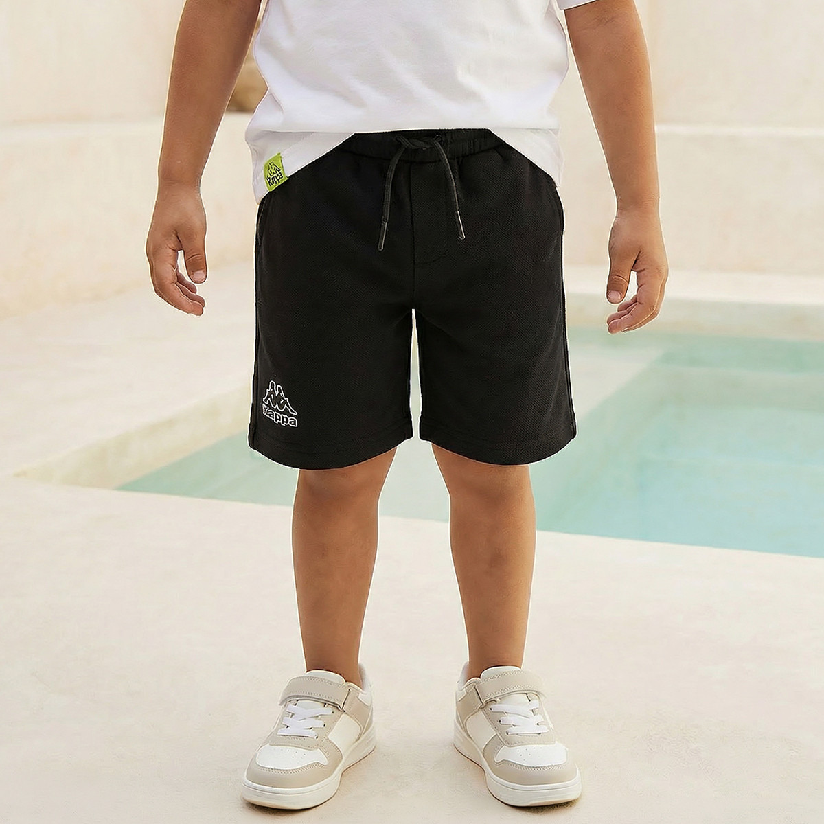شورت بطول الركبة بخصر مطاطي ورباط إغلاق بطبعة شعار من كابا-sports-boys-clothing-bottoms-shorts-image-1