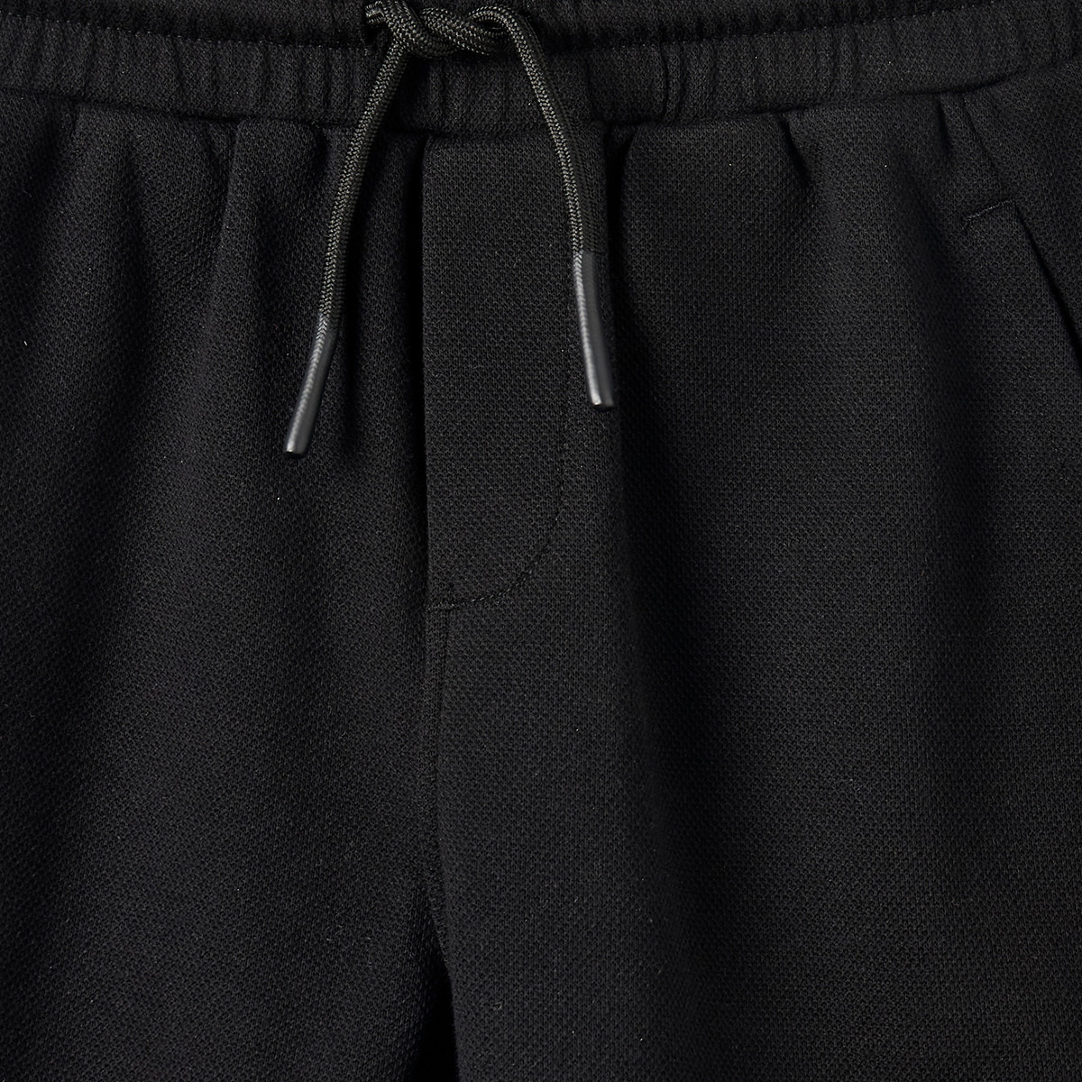 شورت بطول الركبة بخصر مطاطي ورباط إغلاق بطبعة شعار من كابا-sports-boys-clothing-bottoms-shorts-image-4