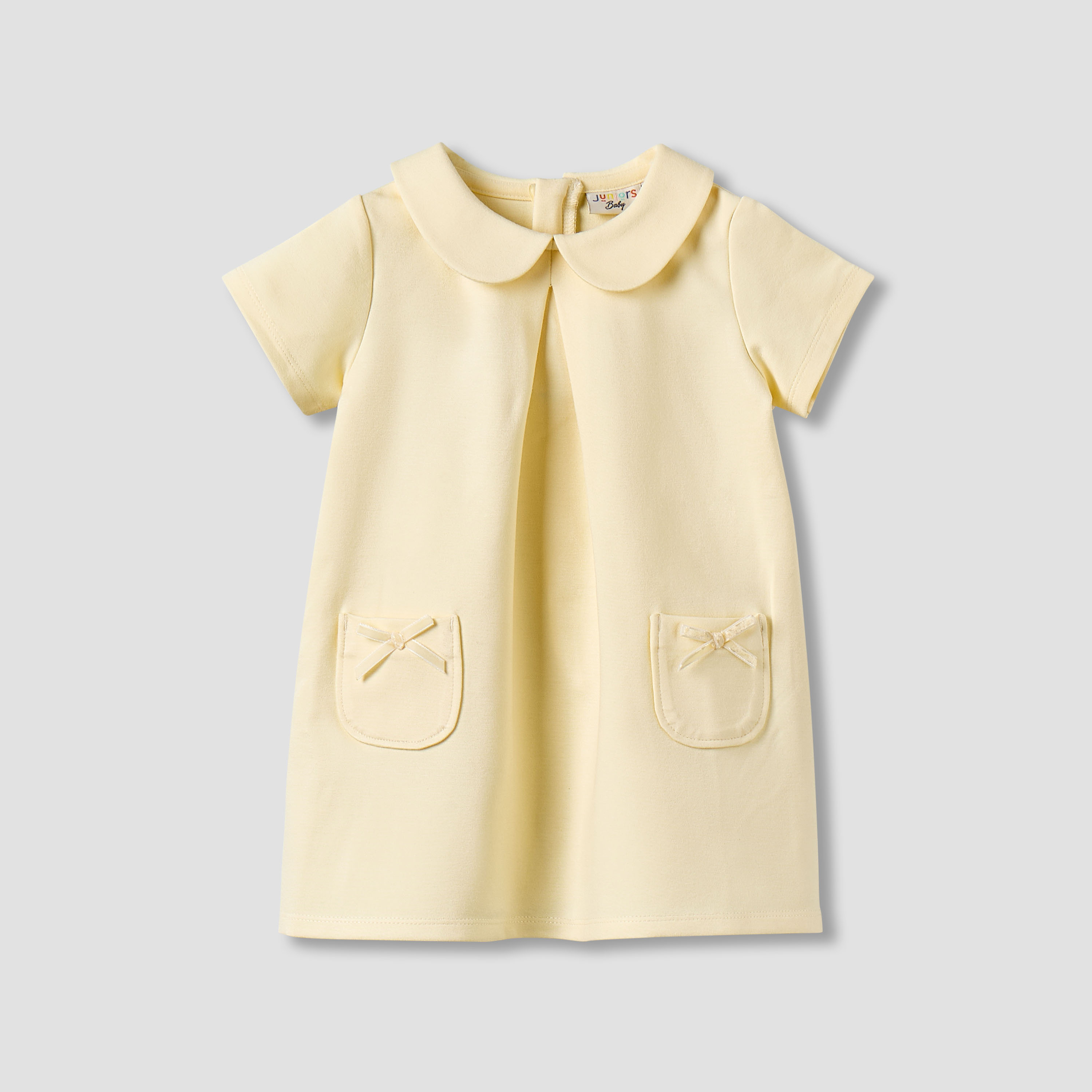 فستان بياقة بيتر بان وأكمام قصيرة وزينة فيونكة من جونيورز-baby-girls-clothing-dressesandjumpsuits-image-2