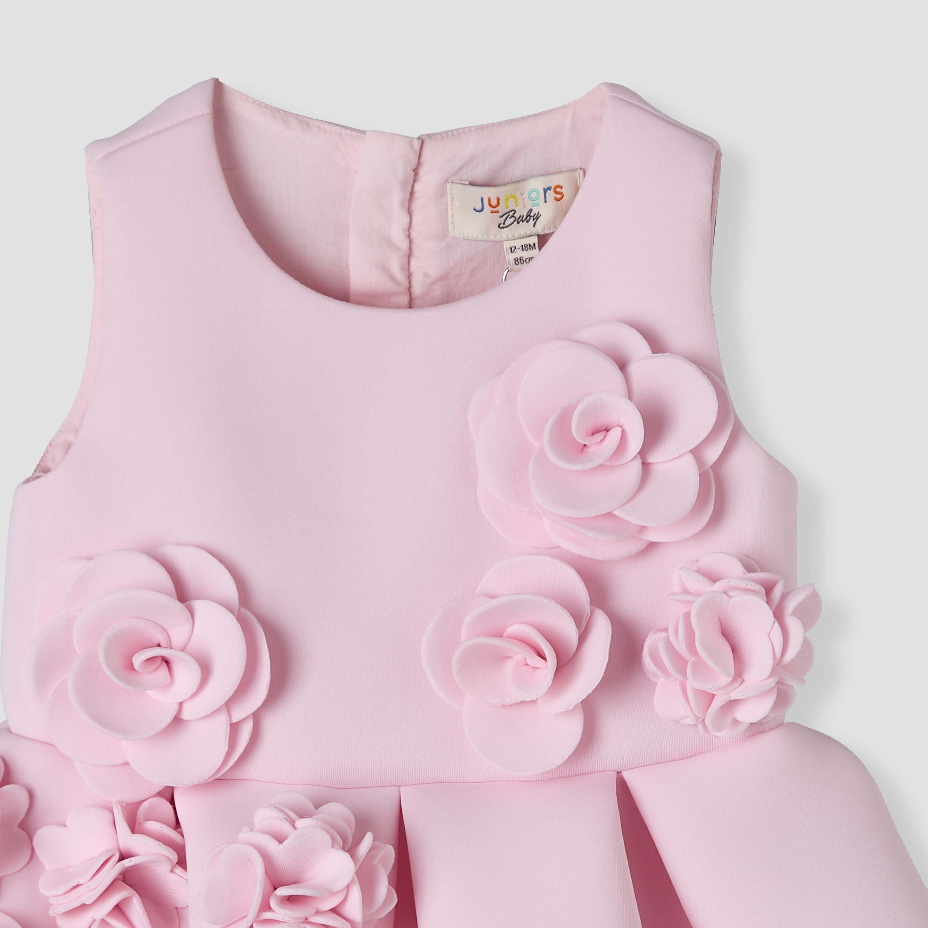 فستان سكيتر دون أكمام بياقة مستديرة وزخارف زهرية من جونيورز-baby-girls-clothing-dressesandjumpsuits-image-4
