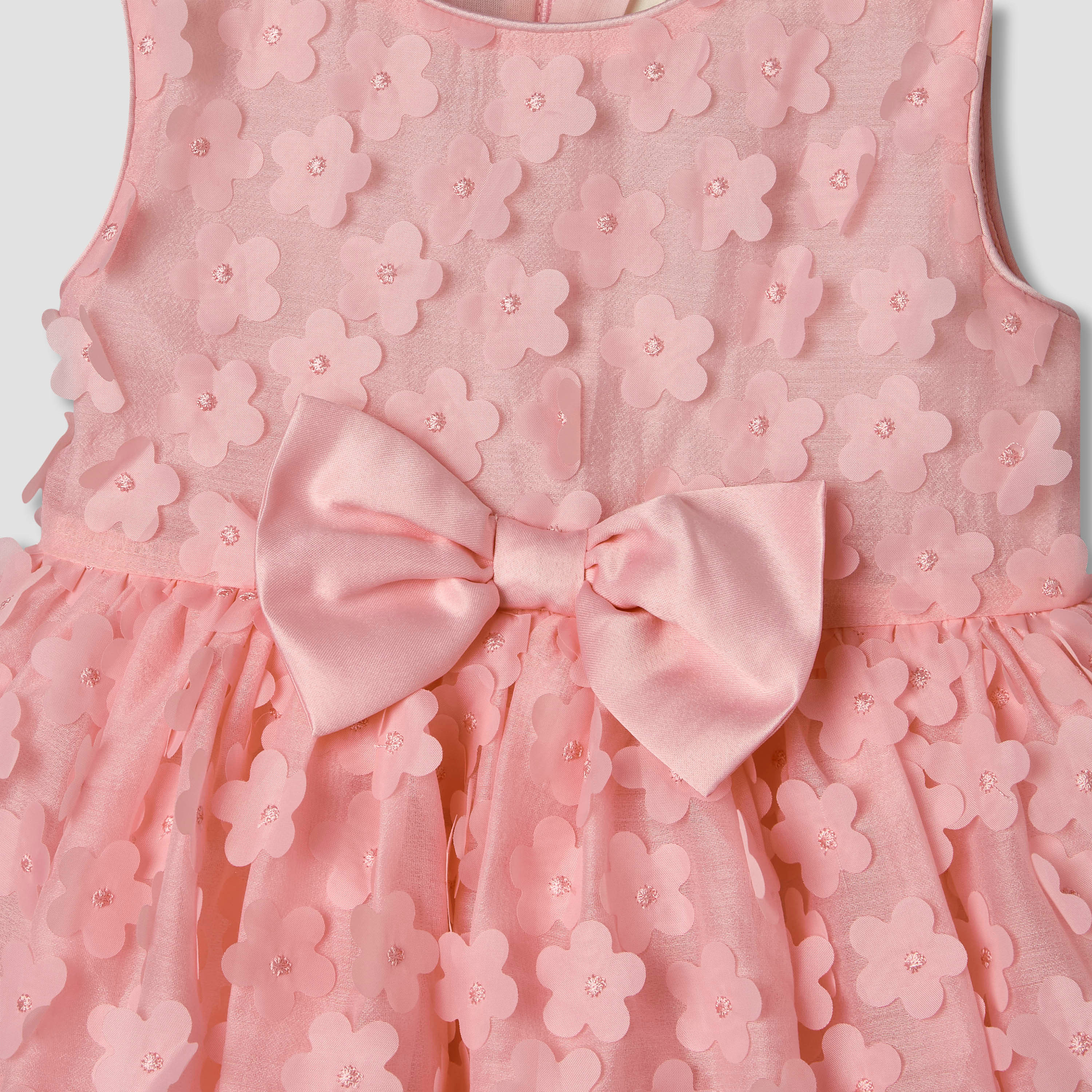 فستان بياقة مستديرة بدون أكمام مع تصميم بزينة زهور من جونيورز-baby-girls-clothing-dressesandjumpsuits-image-4