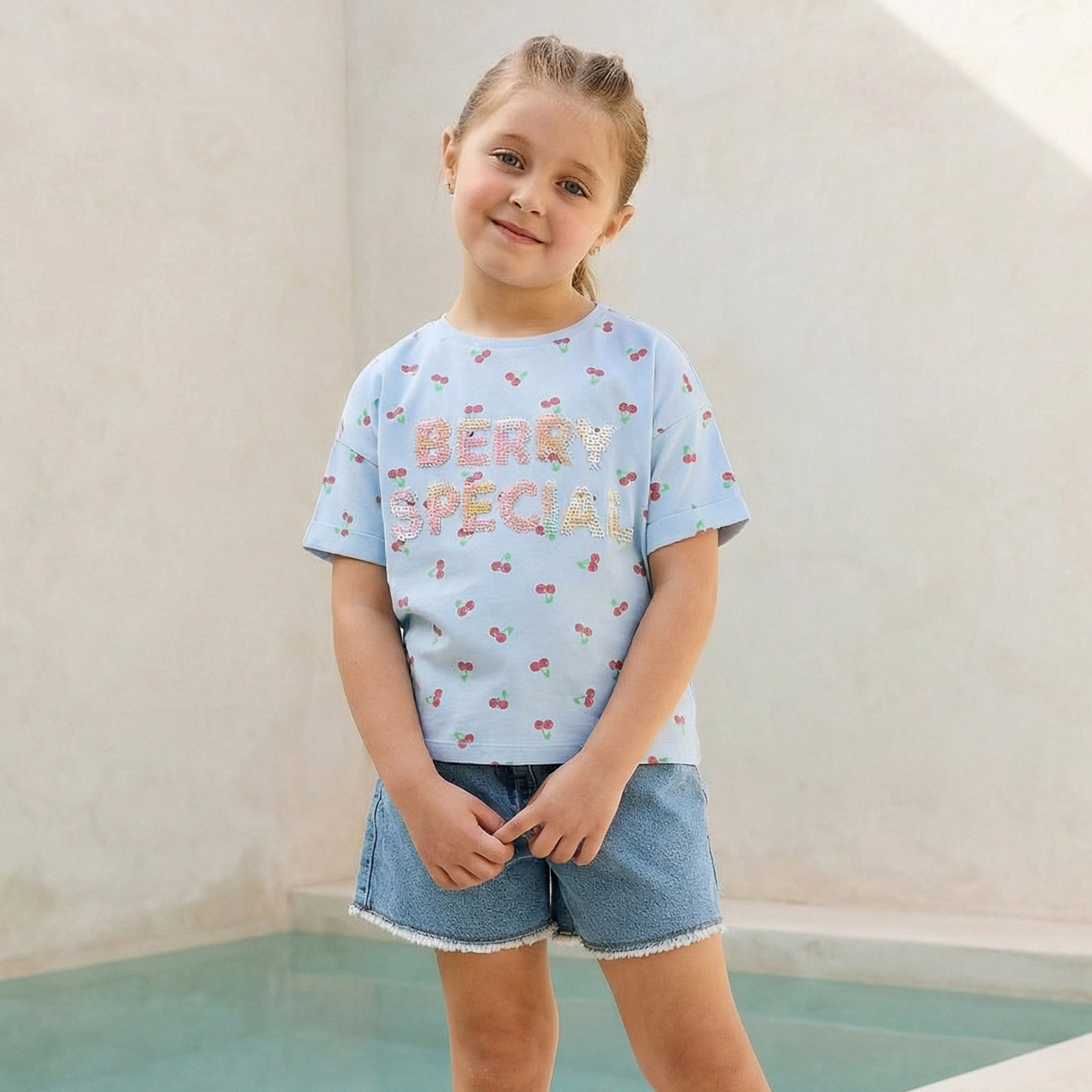 تيشيرت بياقة ضيقة وأكمام قصيرة وطبعات كرز من جونيورز-girls-clothing-tshirts-image-5