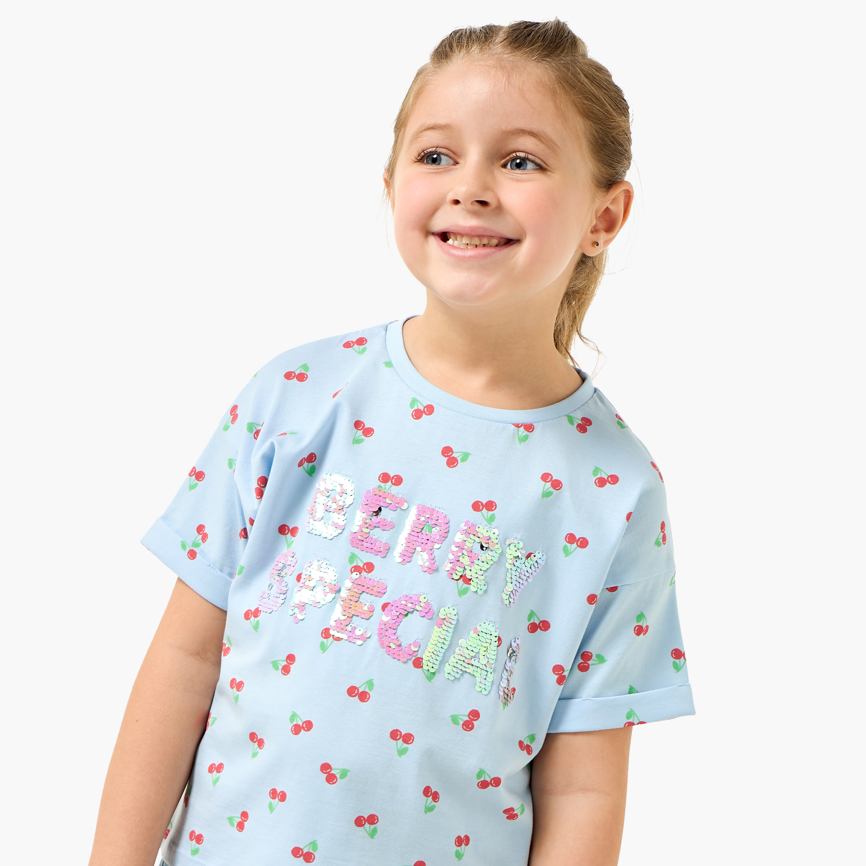 تيشيرت بياقة ضيقة وأكمام قصيرة وطبعات كرز من جونيورز-girls-clothing-tshirts-image-2