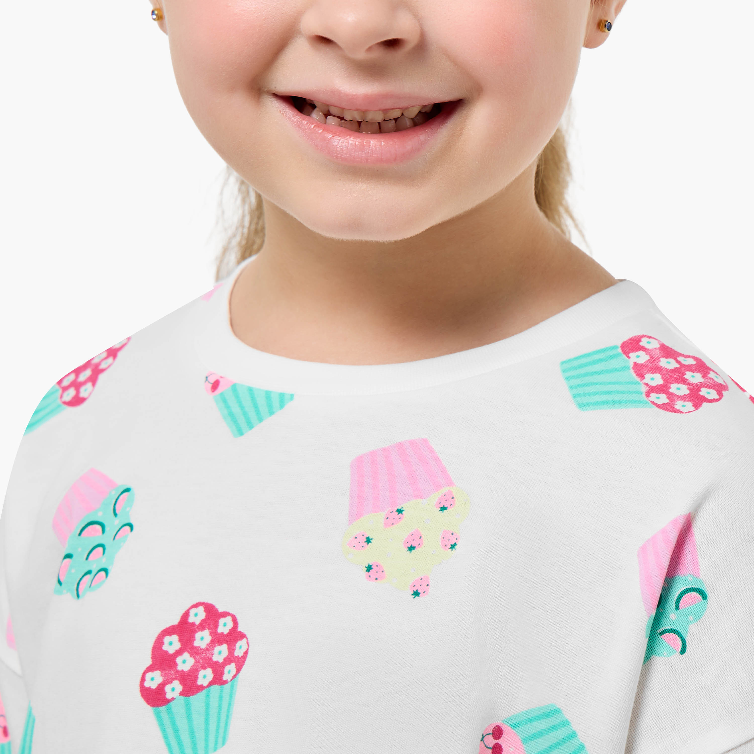 Juniors Crew Neck Short Sleeve T-shirt with Cupcake Print-girls-clothing-tshirts-image-4
