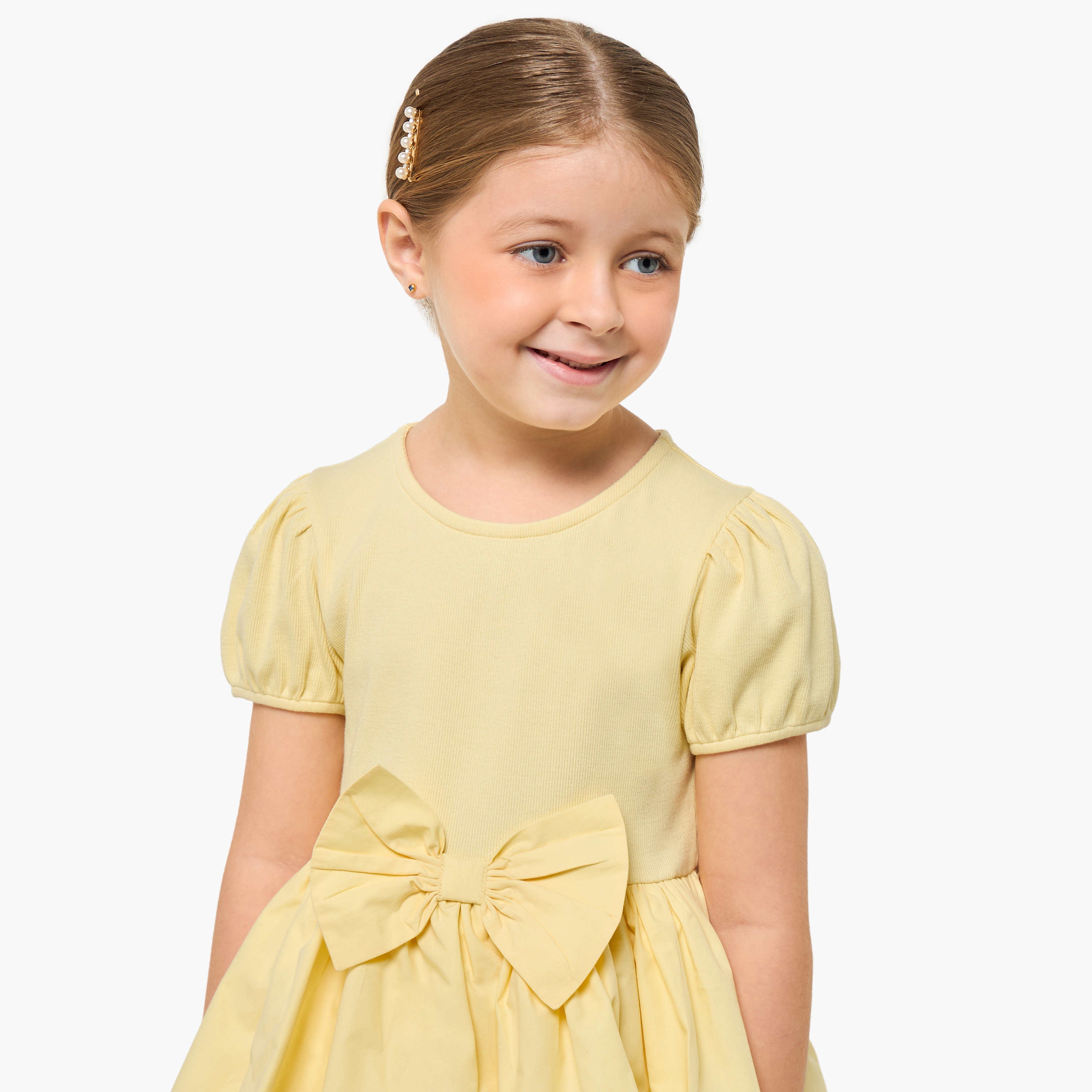 فستان متعدد الطبقات بطول الركبة وأكمام قصيرة وياقة مستديرة وفيونكة من جونيورز-girls-clothing-dressesandjumpsuits-image-4