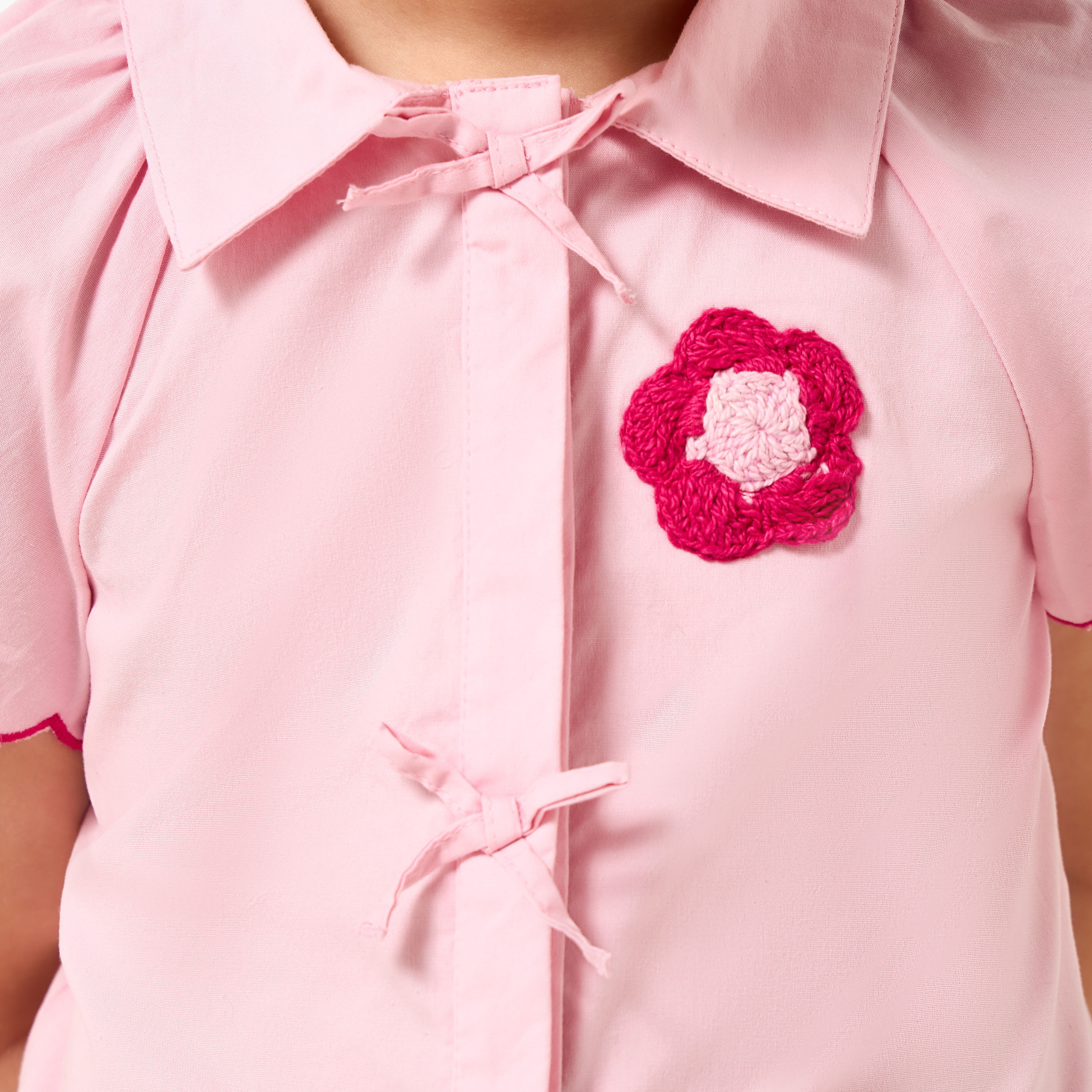 قميص بأكمام قصيرة وياقة عادية وزخارف زهور من جونيورز-baby-girls-clothing-blousesandshirts-image-1