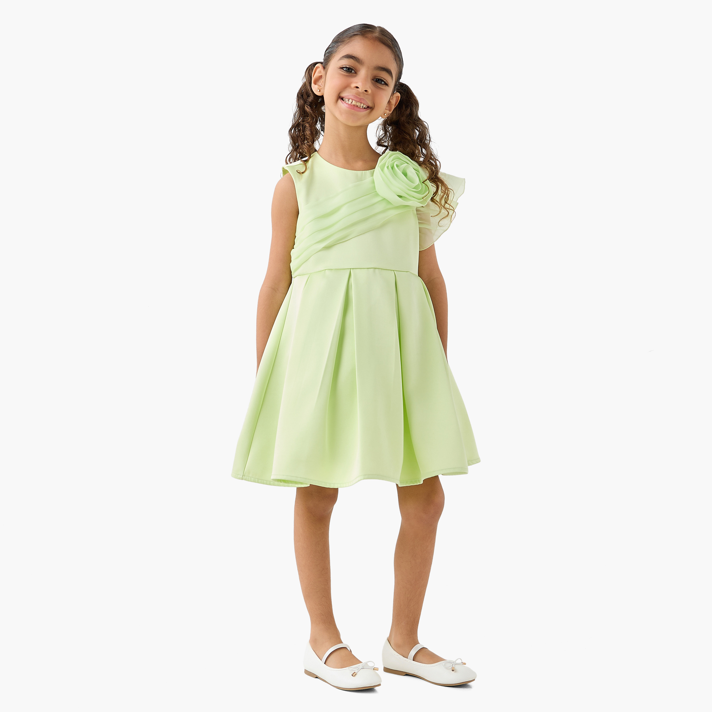 فستان دون أكمام بياقة مستديرة وزينة زهرية من جونيورز-girls-clothing-dressesandjumpsuits-image-2
