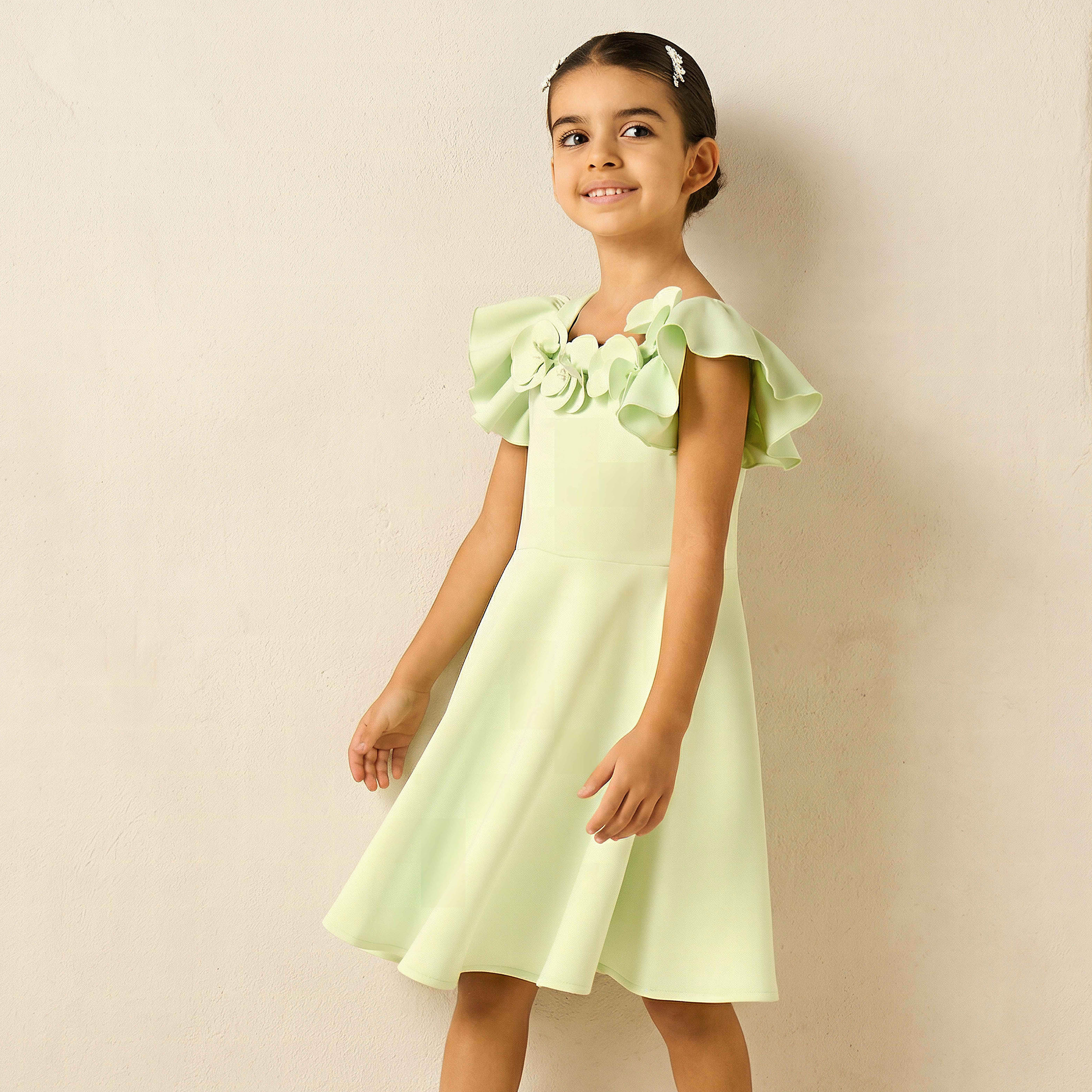 فستان بزينة أزهار وياقة مستديرة وأكمام قصيرة من جونيورز-girls-clothing-dressesandjumpsuits-image-1