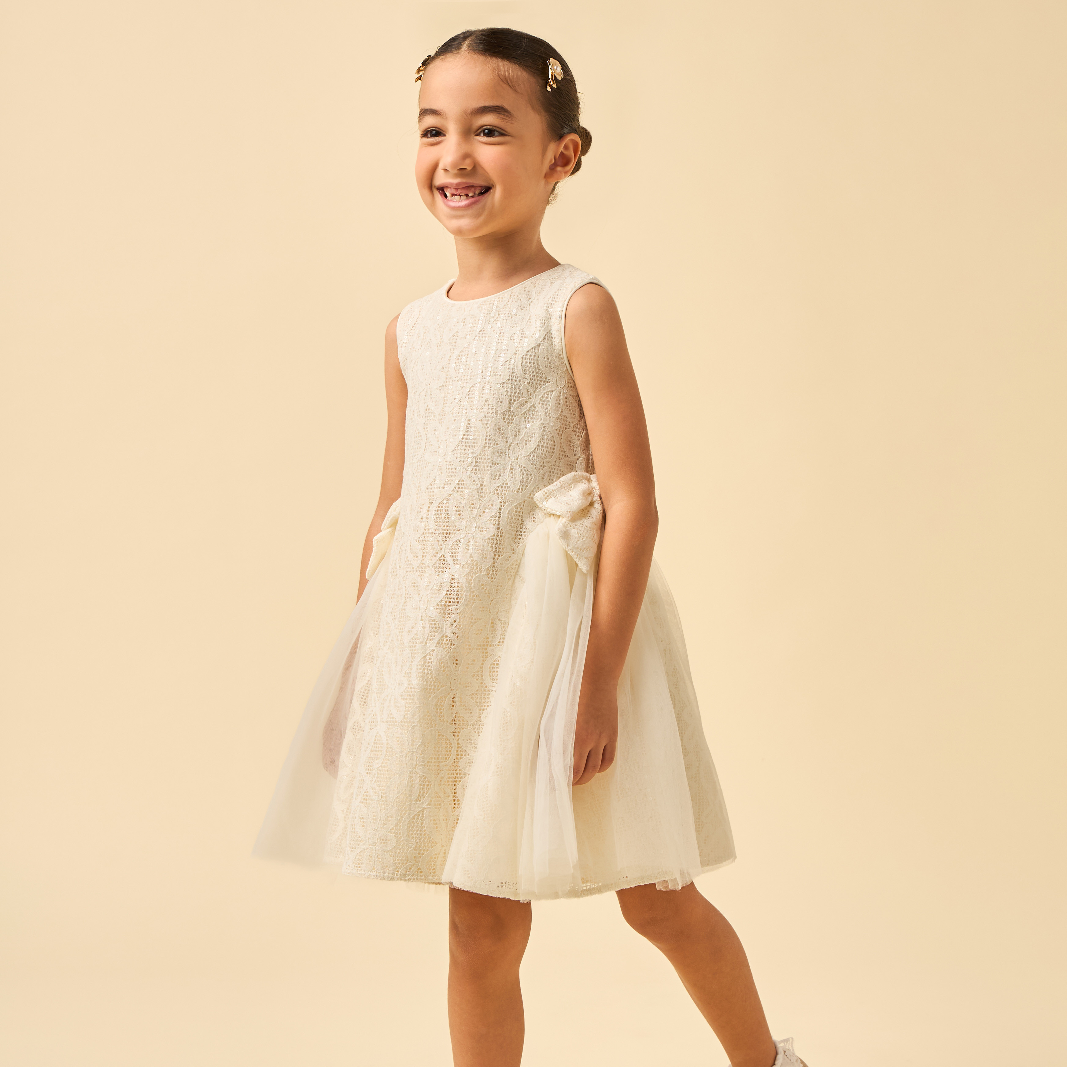 فستان دون أكمام بزينة ترتر وياقة مستديرة من جونيورز-girls-clothing-dressesandjumpsuits-image-2