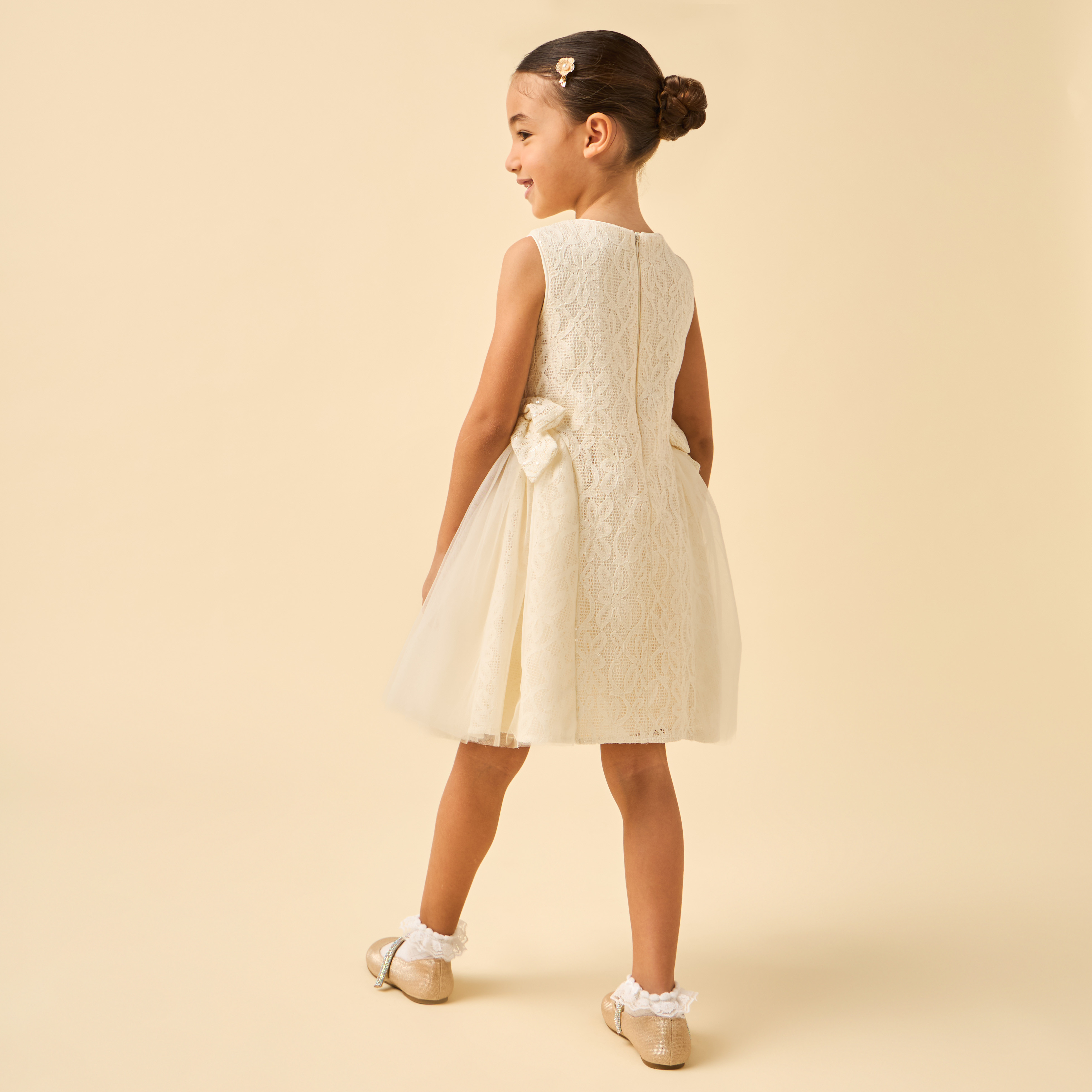 فستان دون أكمام بزينة ترتر وياقة مستديرة من جونيورز-girls-clothing-dressesandjumpsuits-image-4