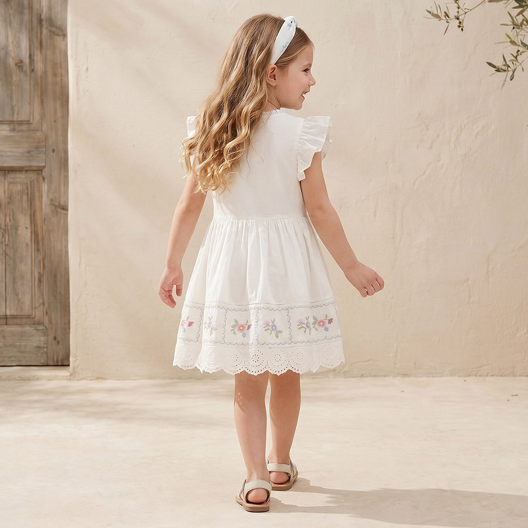 فستان بطول الركبة وياقة مستديرة وأكمام قصيرة وتطريز زهري من إليجو-girls-clothing-dressesandjumpsuits-image-2