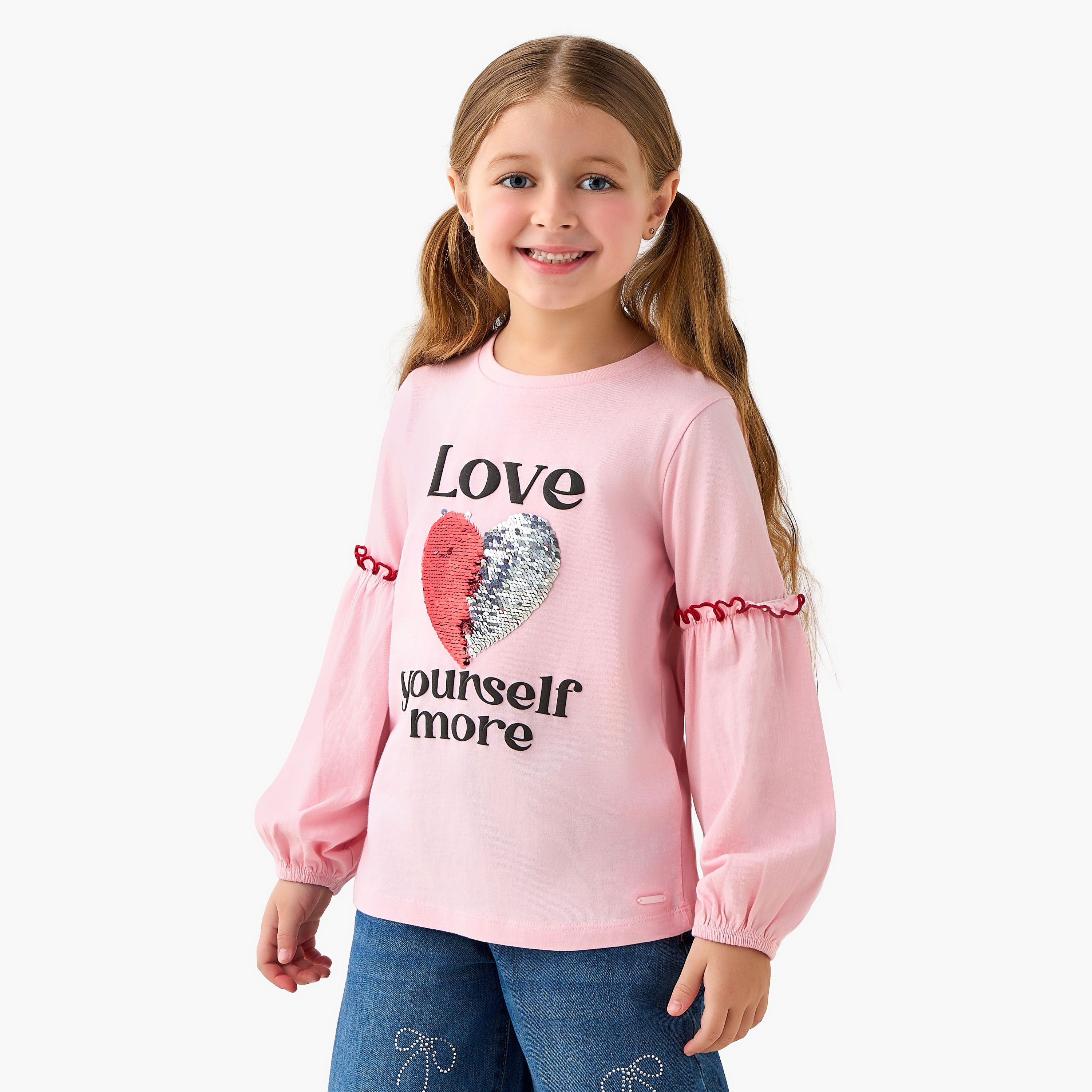 تيشيرت بياقة مستديرة وأكمام طويلة مزين بقلب مرصّع بالترتر من لي كوبر-girls-clothing-tshirts-image-5