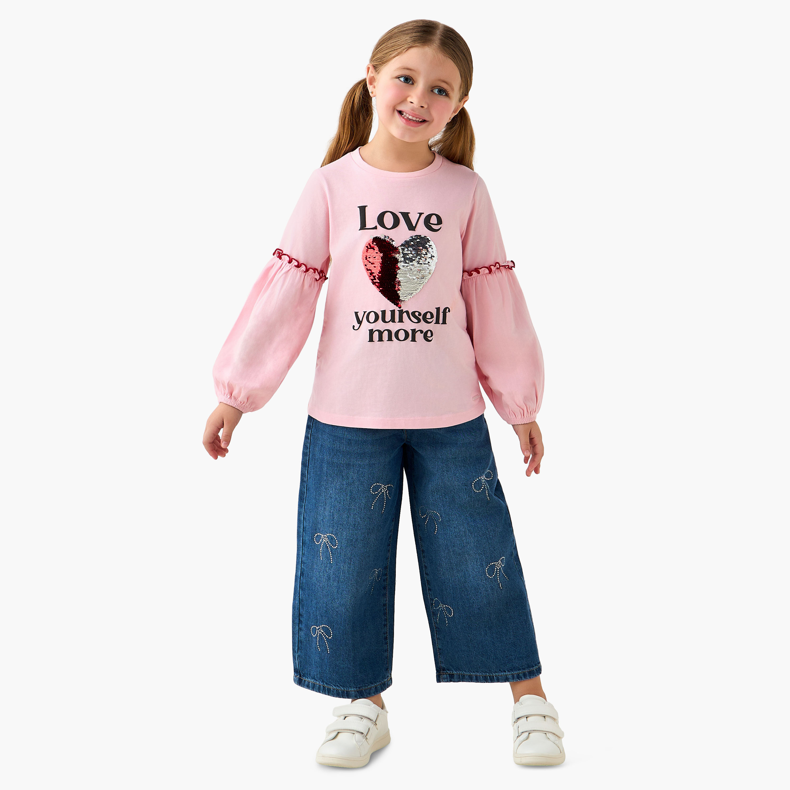 تيشيرت بياقة مستديرة وأكمام طويلة مزين بقلب مرصّع بالترتر من لي كوبر-girls-clothing-tshirts-image-4