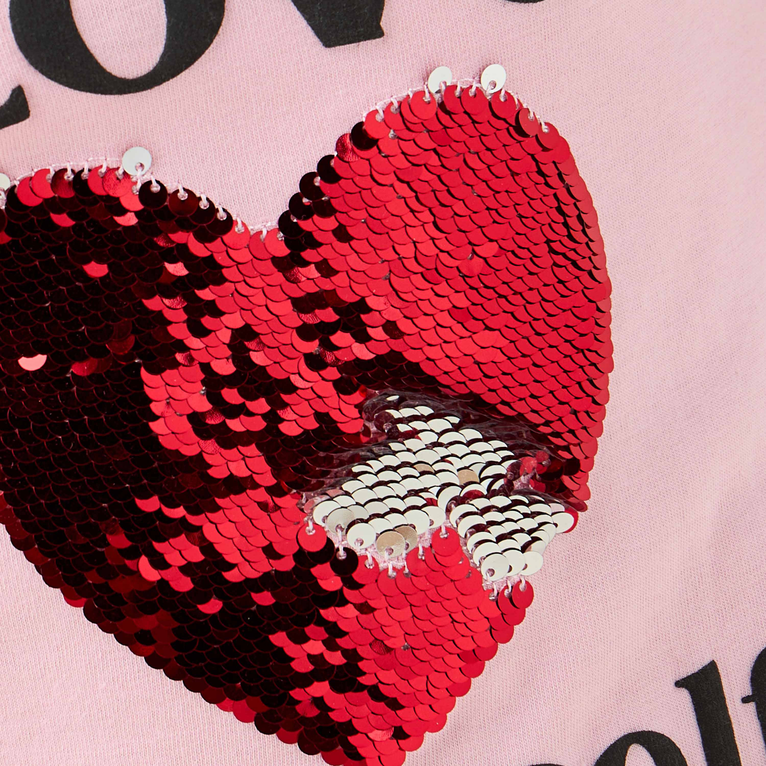 تيشيرت بياقة مستديرة وأكمام طويلة مزين بقلب مرصّع بالترتر من لي كوبر-girls-clothing-tshirts-image-1