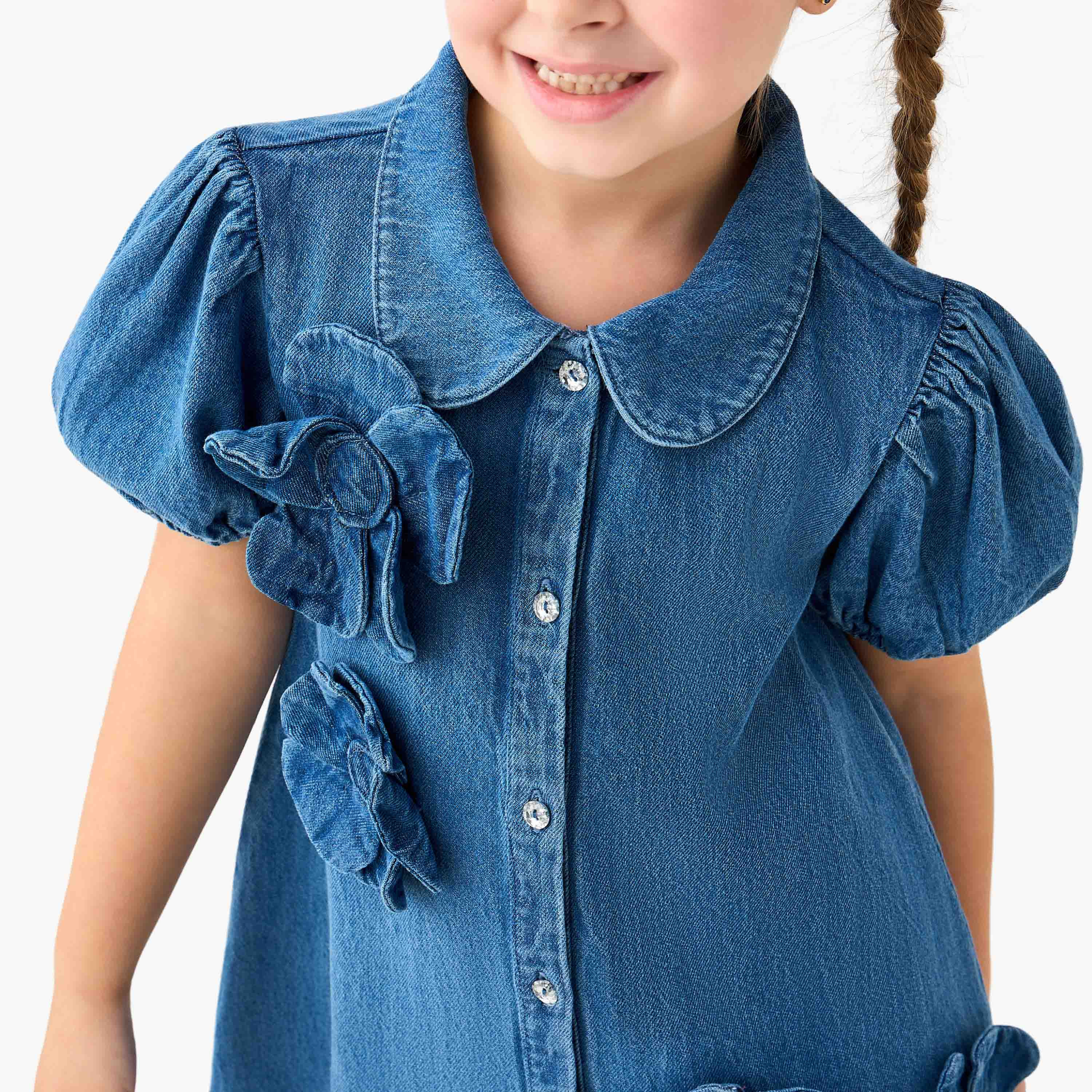 فستان دينم إيه لاين بياقة وأكمام قصيرة تزيينات زهرية من لي كوبر-girls-clothing-dressesandjumpsuits-image-1