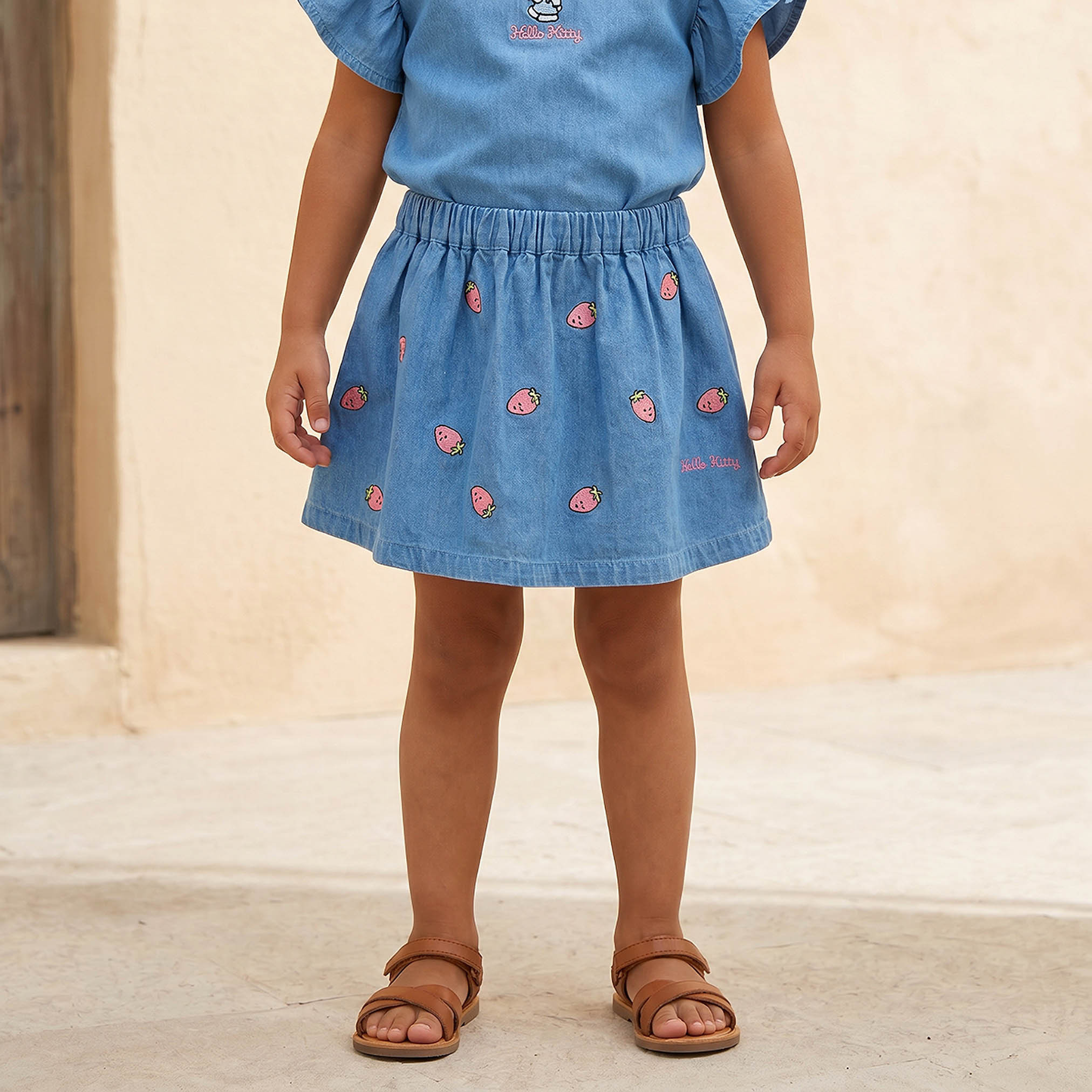 طقم تنورة وبلوزة بأكمام قصيرة ورقبة ضيقة وتطريز هالو كيتي من سانريو-girls-clothing-setsandcoords-image-6