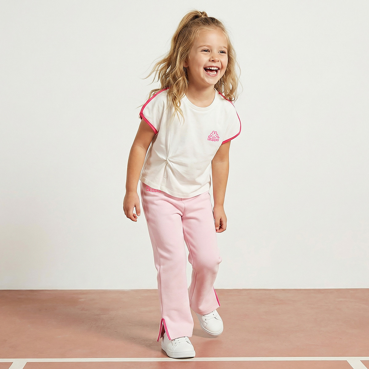 طقم تيشيرت بياقة مستديرة وأكمام قصيرة وبنطلون بتفاصيل كسرات من كابا-girls-clothing-sportswear-sets-image-1