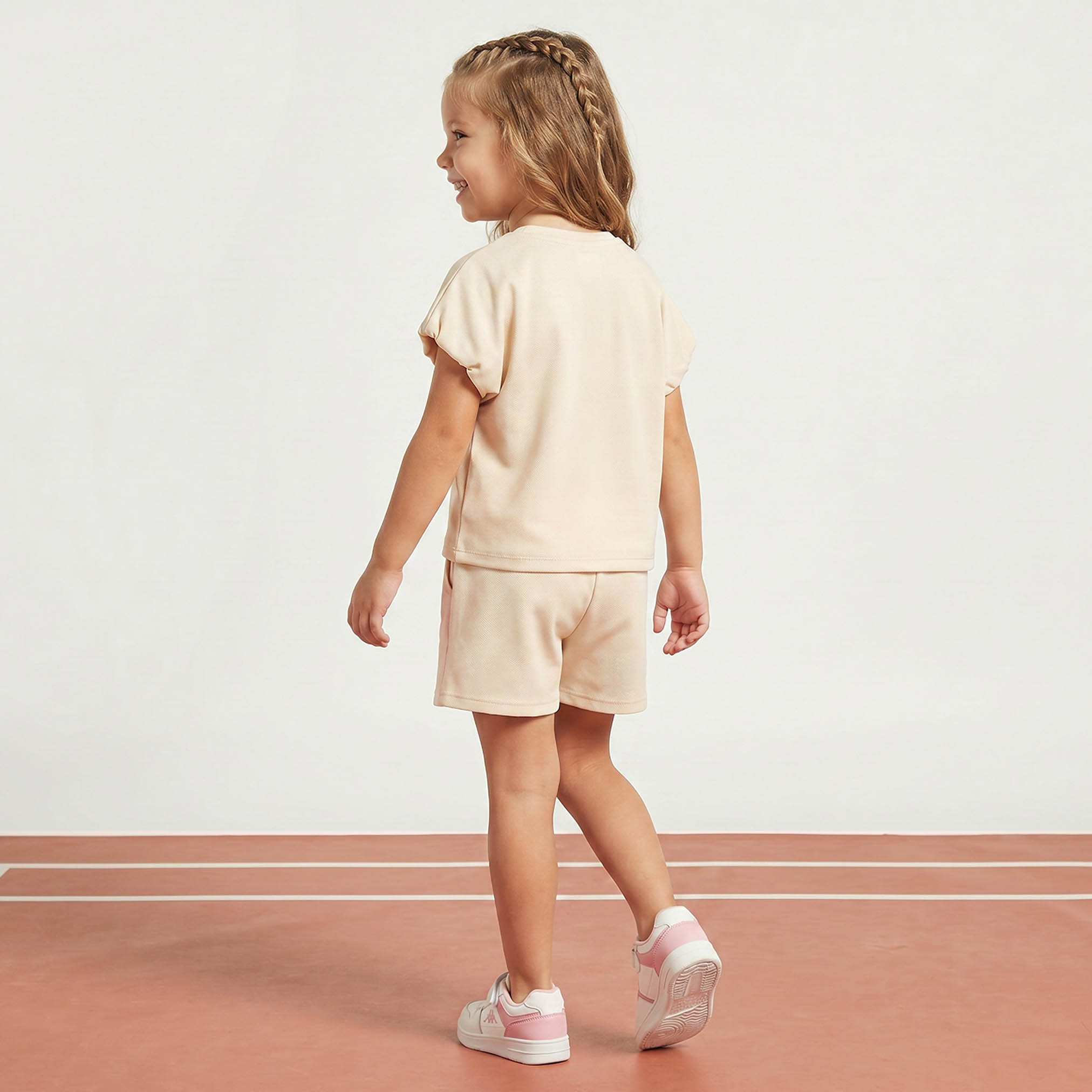 طقم تيشيرت برقبة ضيقة وأكمام قصيرة وشورت برباط إغلاق من كابا-girls-clothing-sportswear-sets-image-2