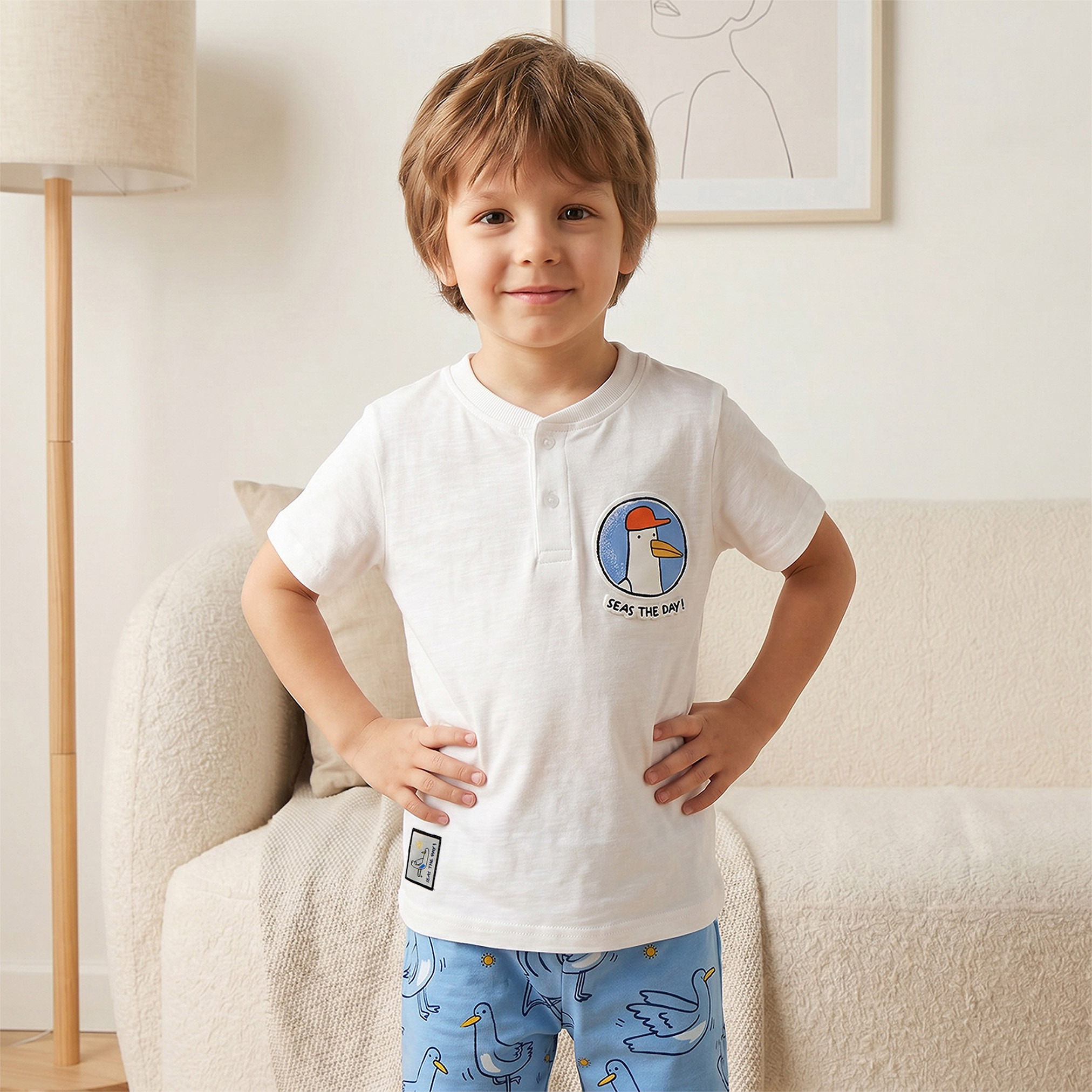 طقم شورت وتيشيرت قطن بياقة هينلي وأكمام قصيرة بطبعة طيور من جونيورز-boys-clothing-nightwear-image-2