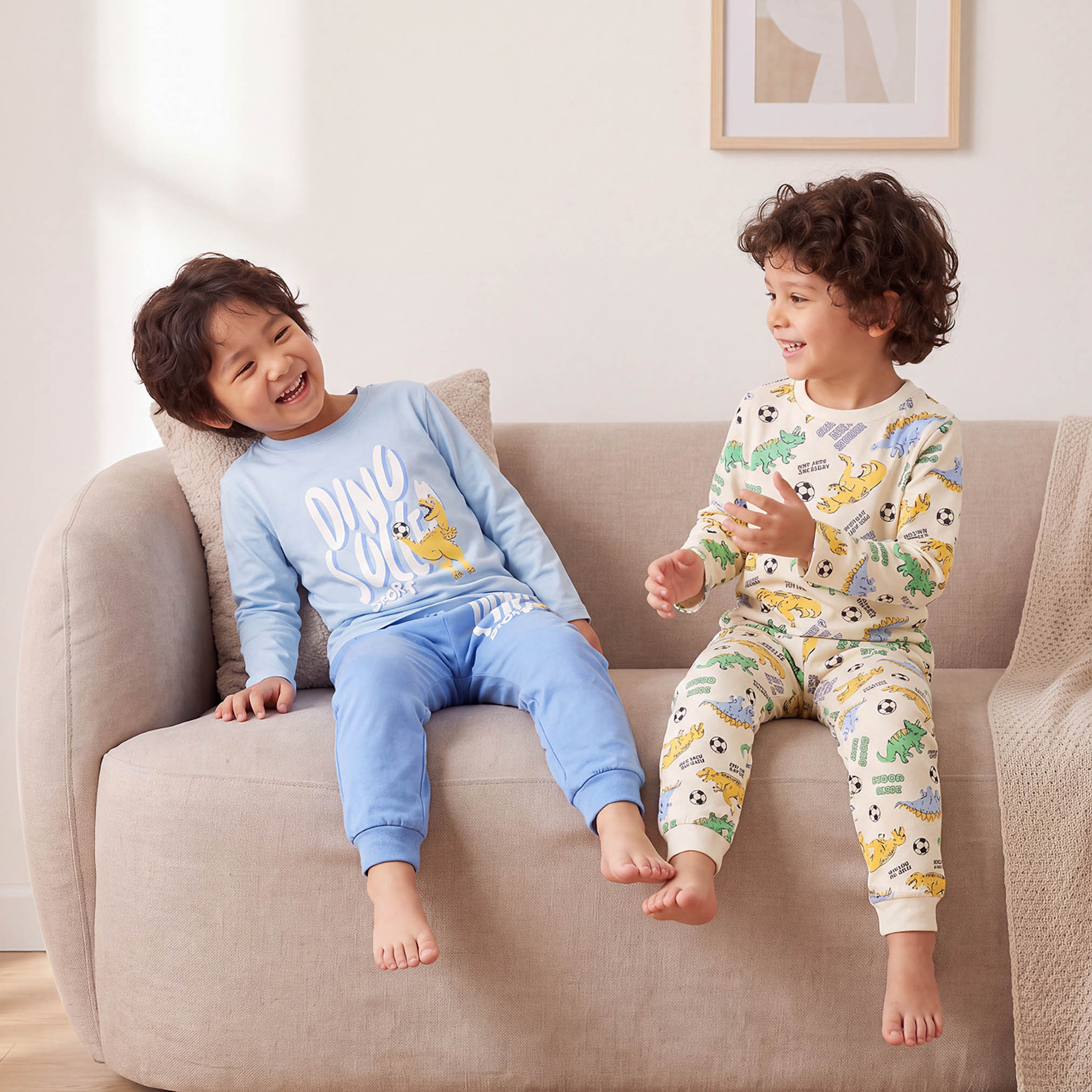 طقم بيجاما قطن بطبعات ديناصور وأكمام طويلة وياقة ضيقة من جونيورز - عبوة من طقمين-boys-clothing-nightwear-image-1
