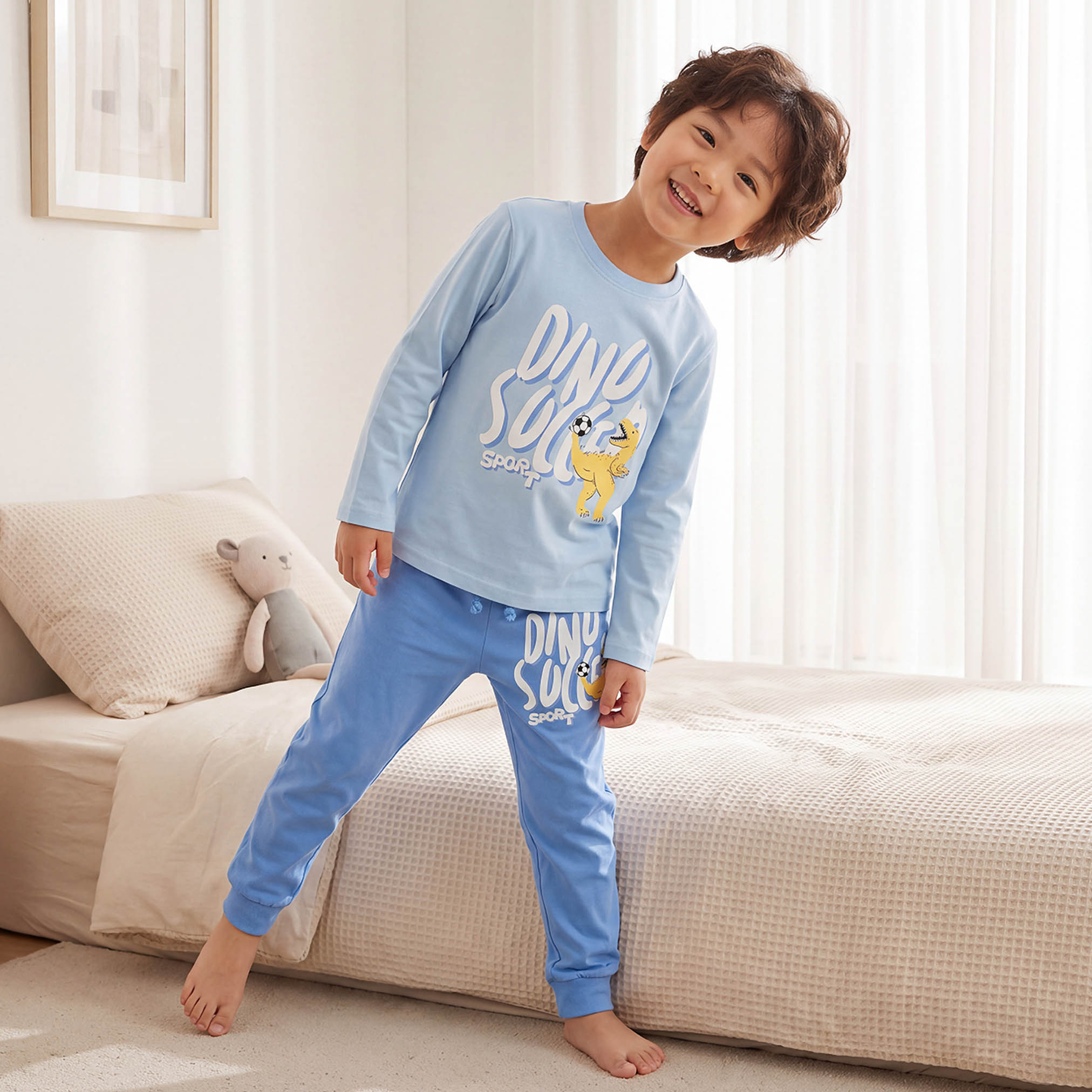 طقم بيجاما قطن بطبعات ديناصور وأكمام طويلة وياقة ضيقة من جونيورز - عبوة من طقمين-boys-clothing-nightwear-image-3