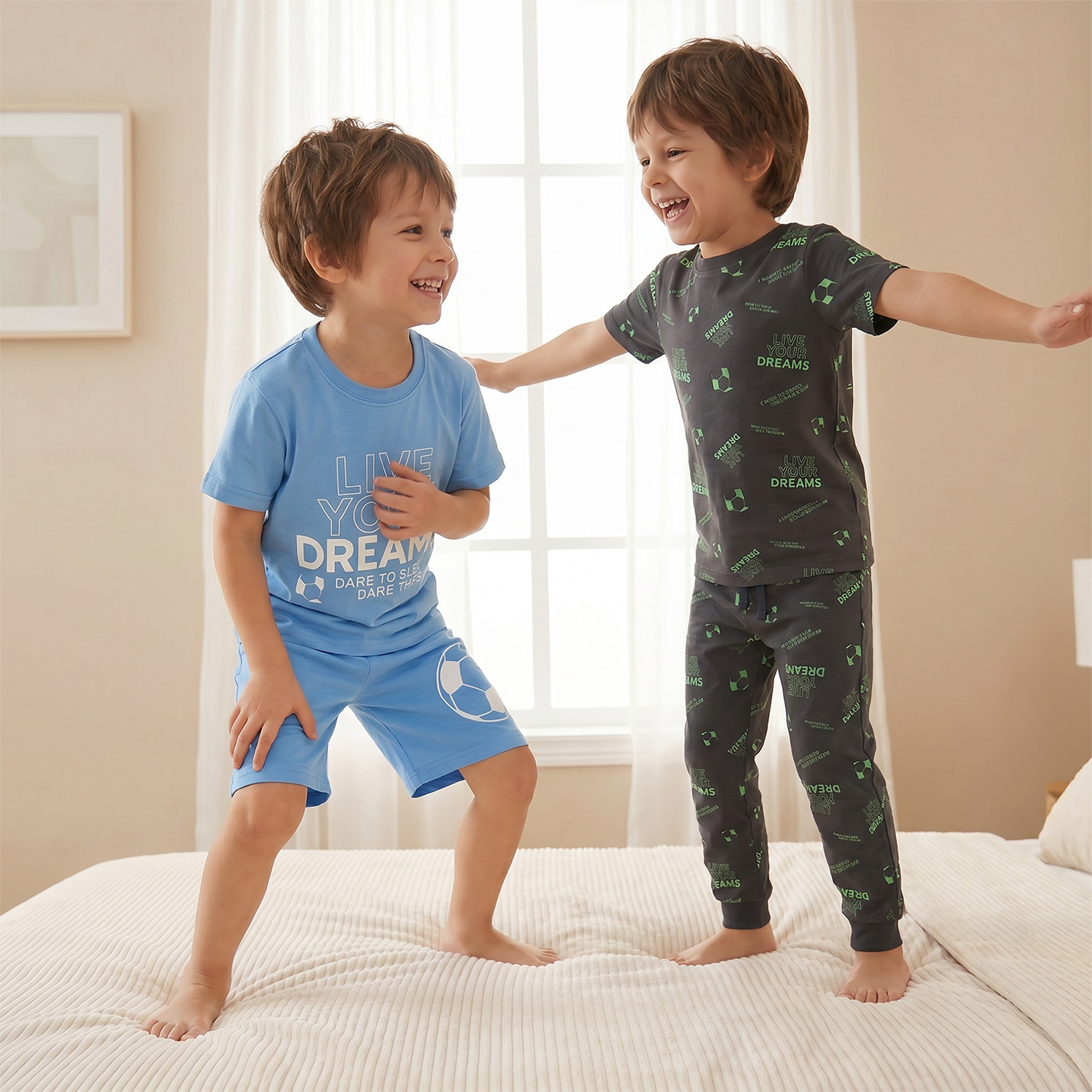 بيجاما قطن بياقة ضيقة وأكمام قصيرة وطبعات شعار طقمين من جونيورز-boys-clothing-nightwear-image-1