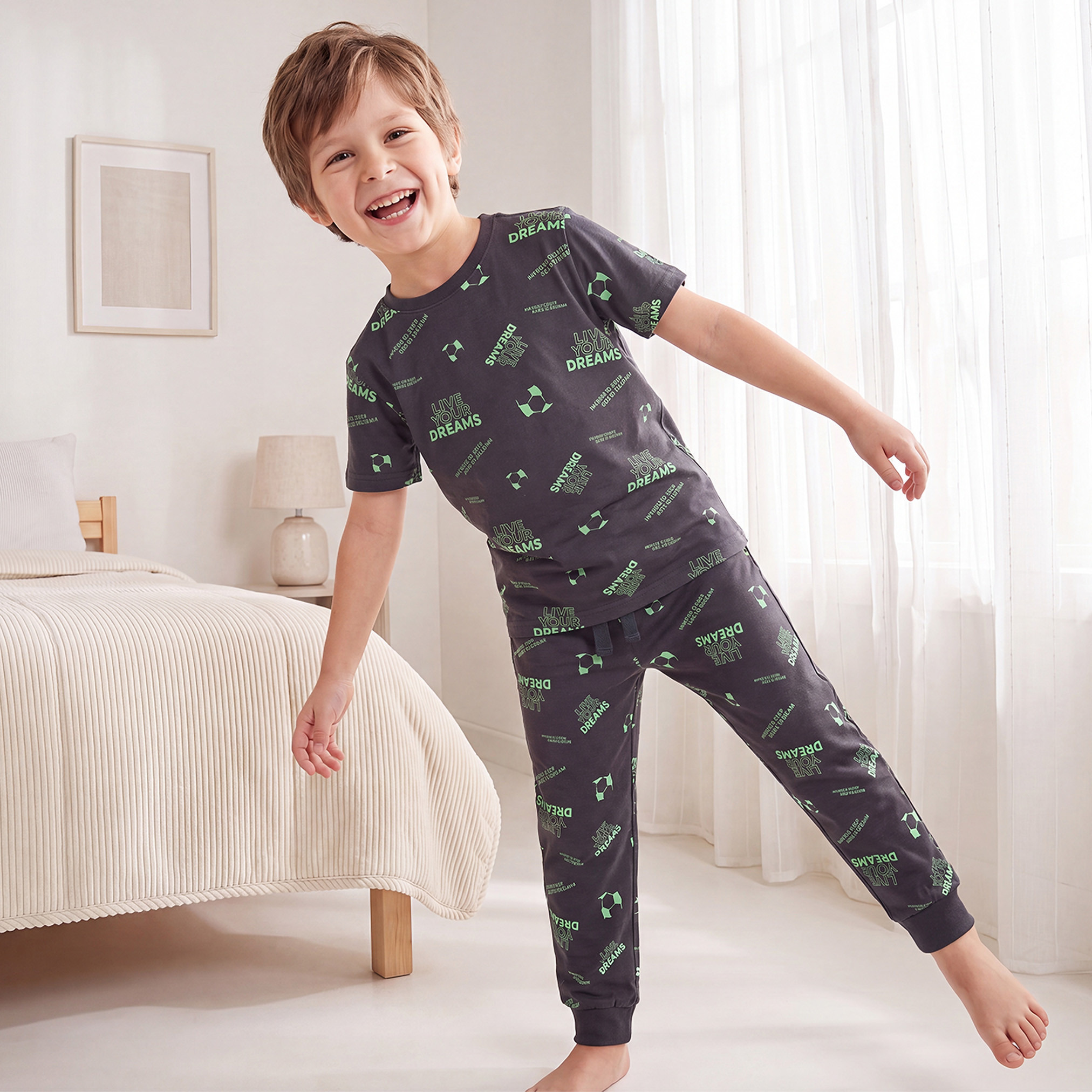 بيجاما قطن بياقة ضيقة وأكمام قصيرة وطبعات شعار طقمين من جونيورز-boys-clothing-nightwear-image-2