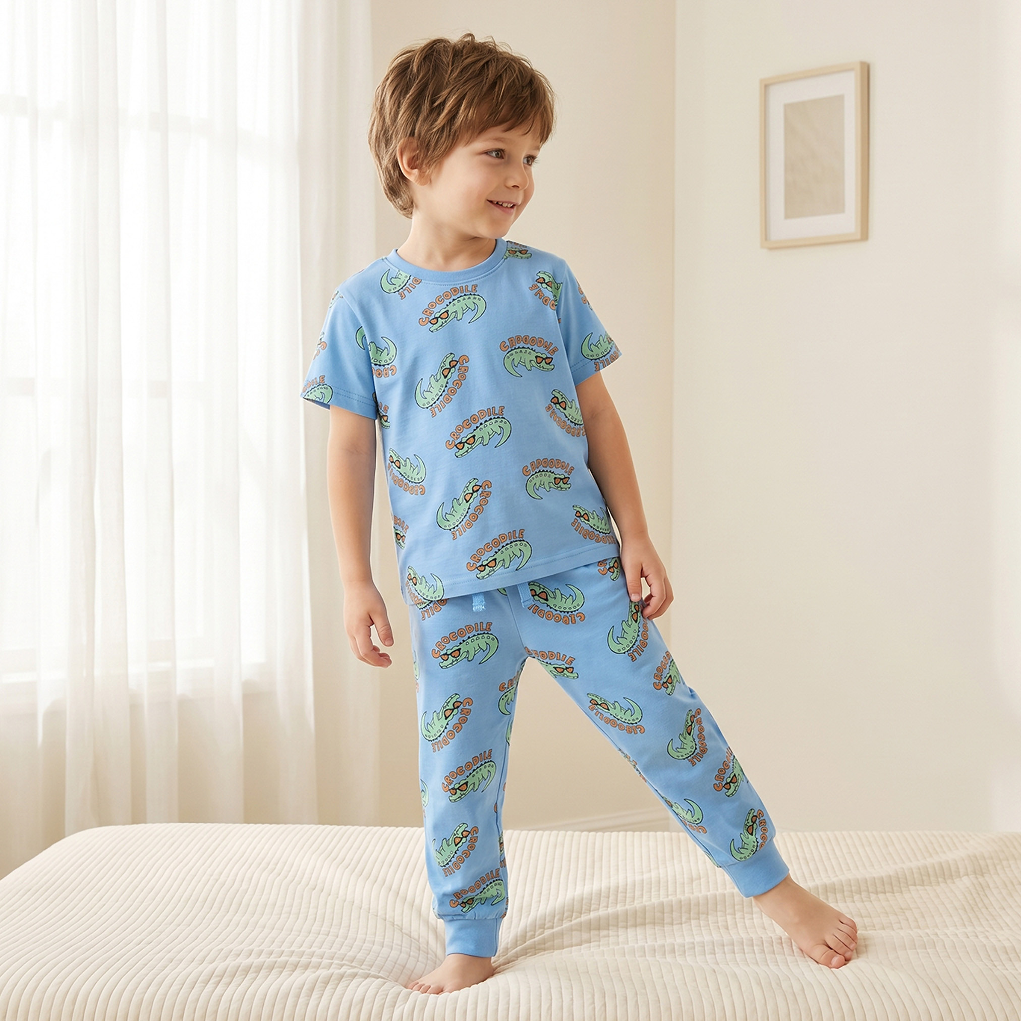 طقم بيجاما قطن بأكمام قصيرة وياقة ضيقة بطبعات تمساح من جونيورز-boys-clothing-nightwear-image-1