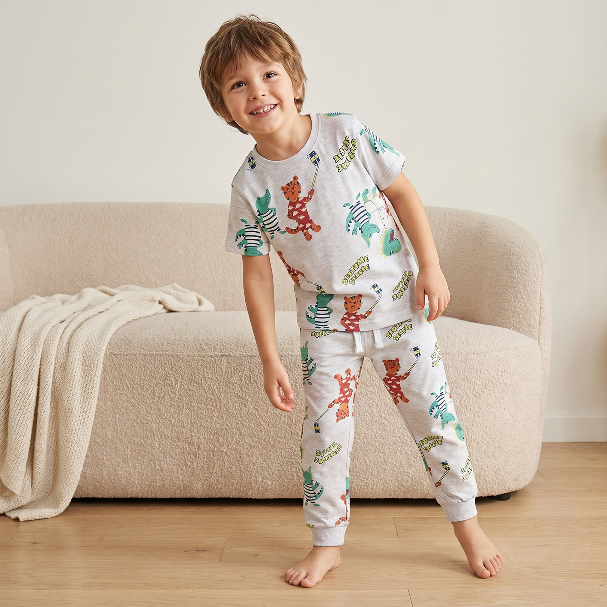 طقم بيجاما قطن بياقة ضيقة وأكمام قصيرة وطبعات من جونيورز-boys-clothing-nightwear-image-1