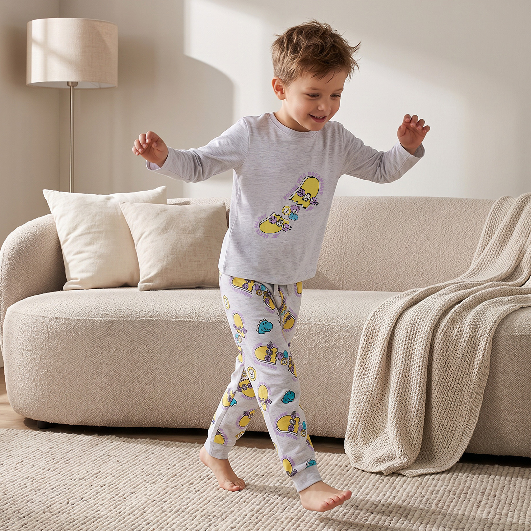 طقم بيجاما قطني بياقة مستديرة وأكمام طويلة بطبعة لوح تزلج من جونيورز-boys-clothing-nightwear-image-1