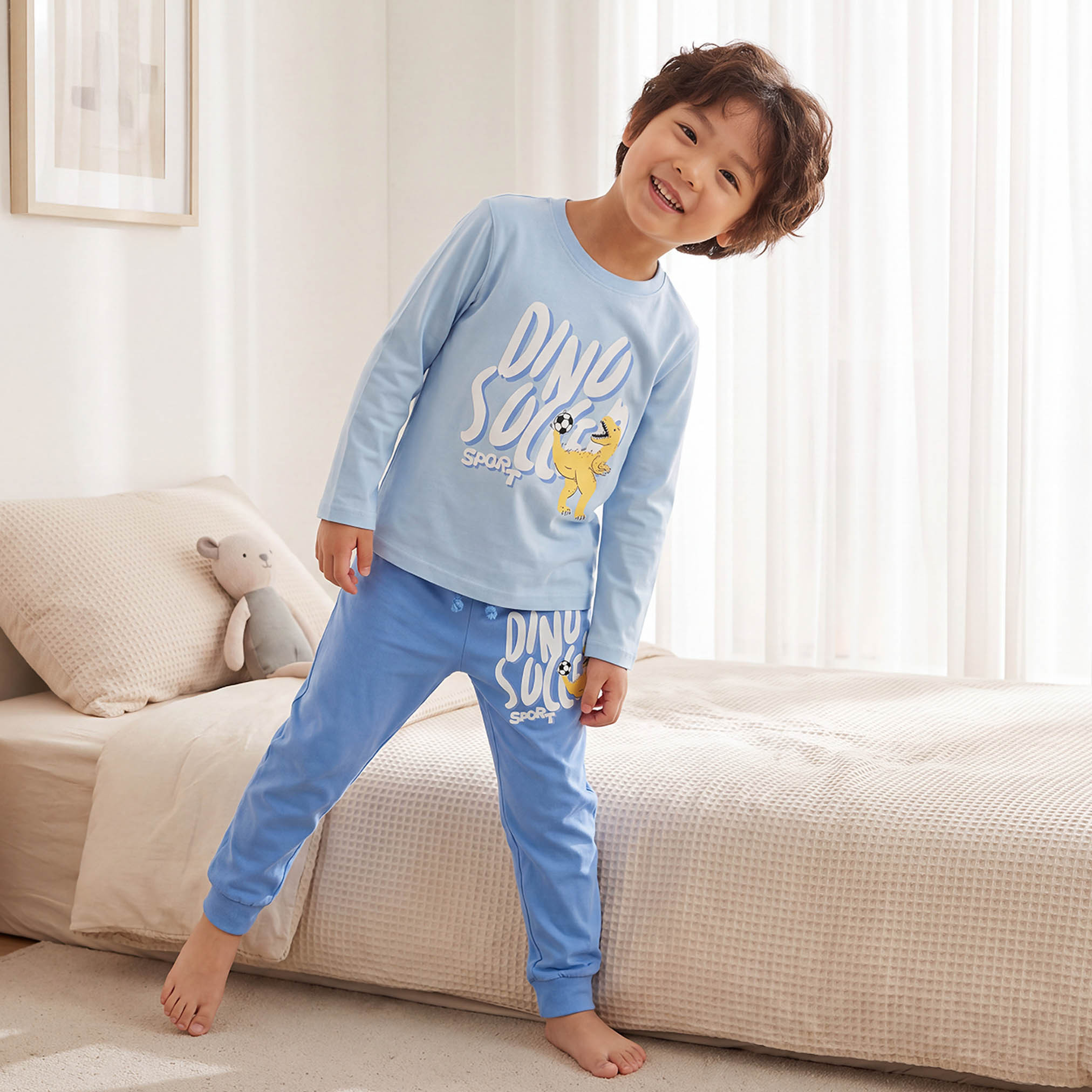 طقم بيجاما قطن بياقة ضيقة وأكمام طويلة بطبعات ديناصور من جونيورز - عبوة من 3 قطع-boys-clothing-nightwear-image-3