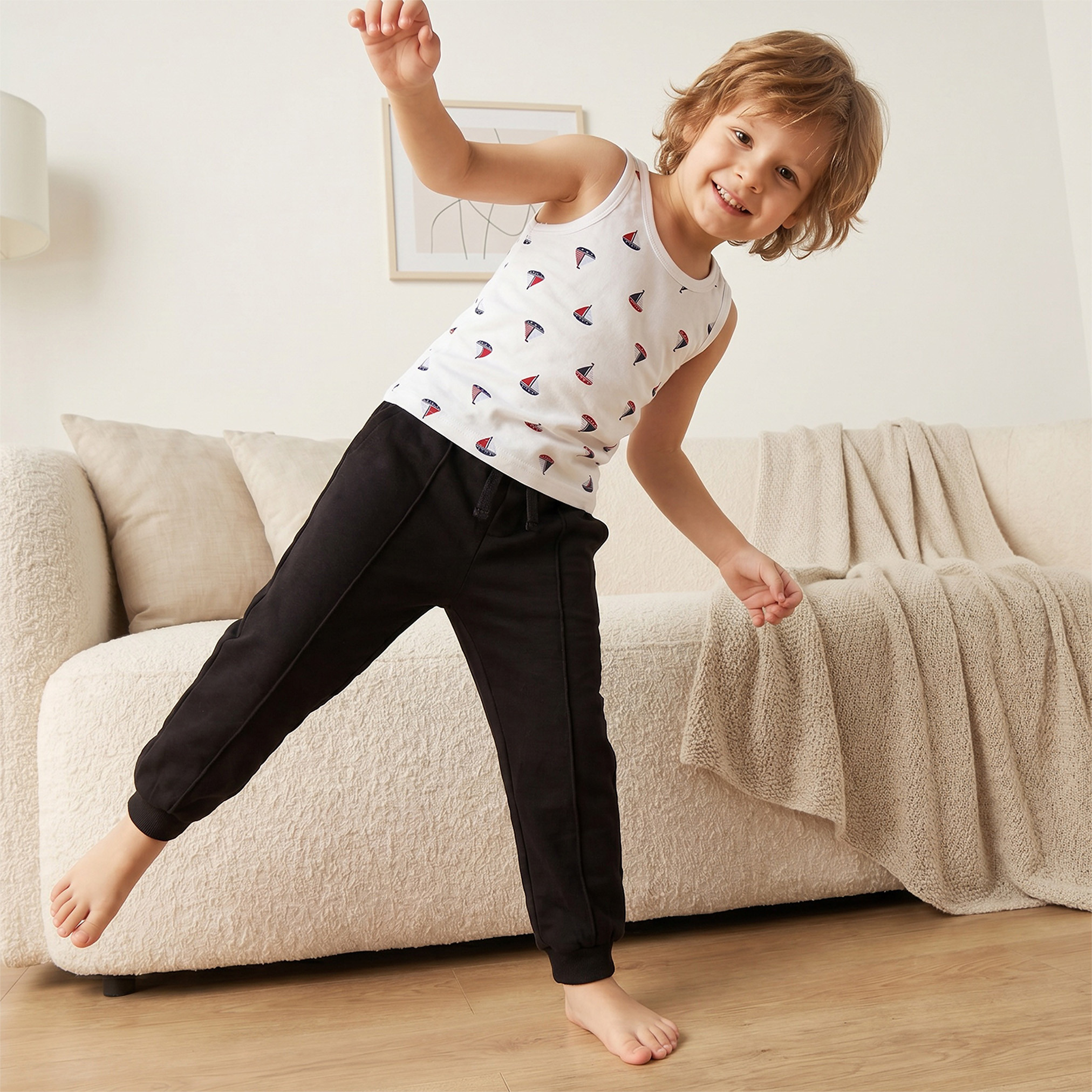 طقم قطن فيست بياقة مستديرة وبنطلون بيجاما بطبعات من جونيورز-baby-boys-clothing-innerwear-image-1