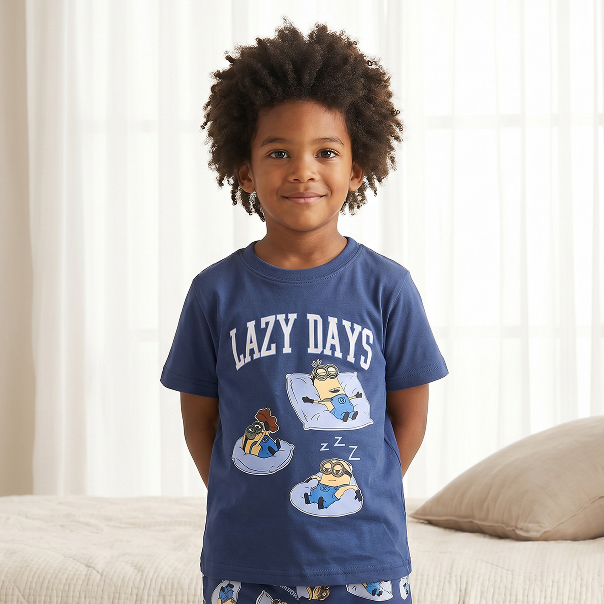طقم بيجاما قطن بياقة دائرية وأكمام قصيرة بطبعات مينونز من يونيفرسال-boys-clothing-nightwear-image-2