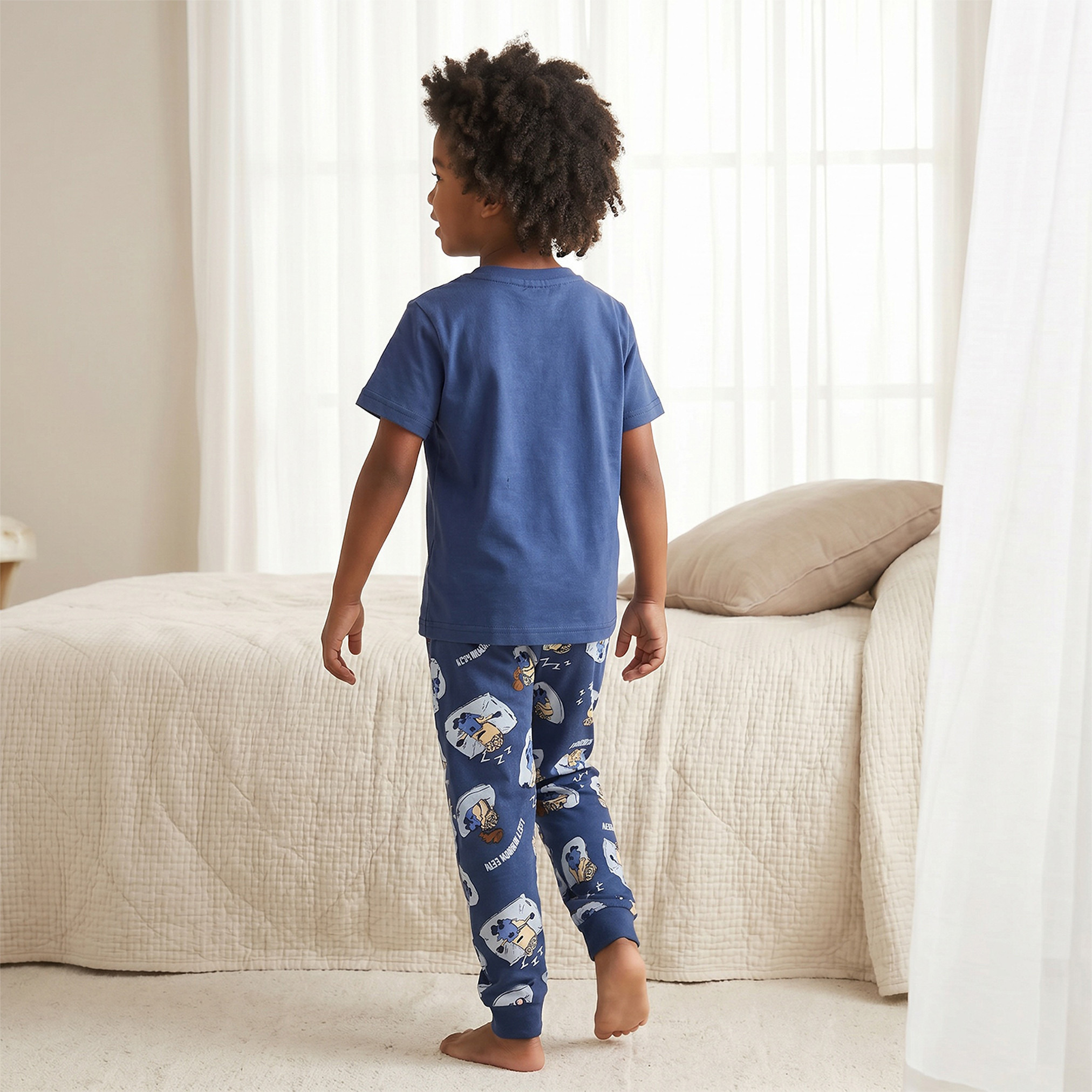طقم بيجاما قطن بياقة دائرية وأكمام قصيرة بطبعات مينونز من يونيفرسال-boys-clothing-nightwear-image-4