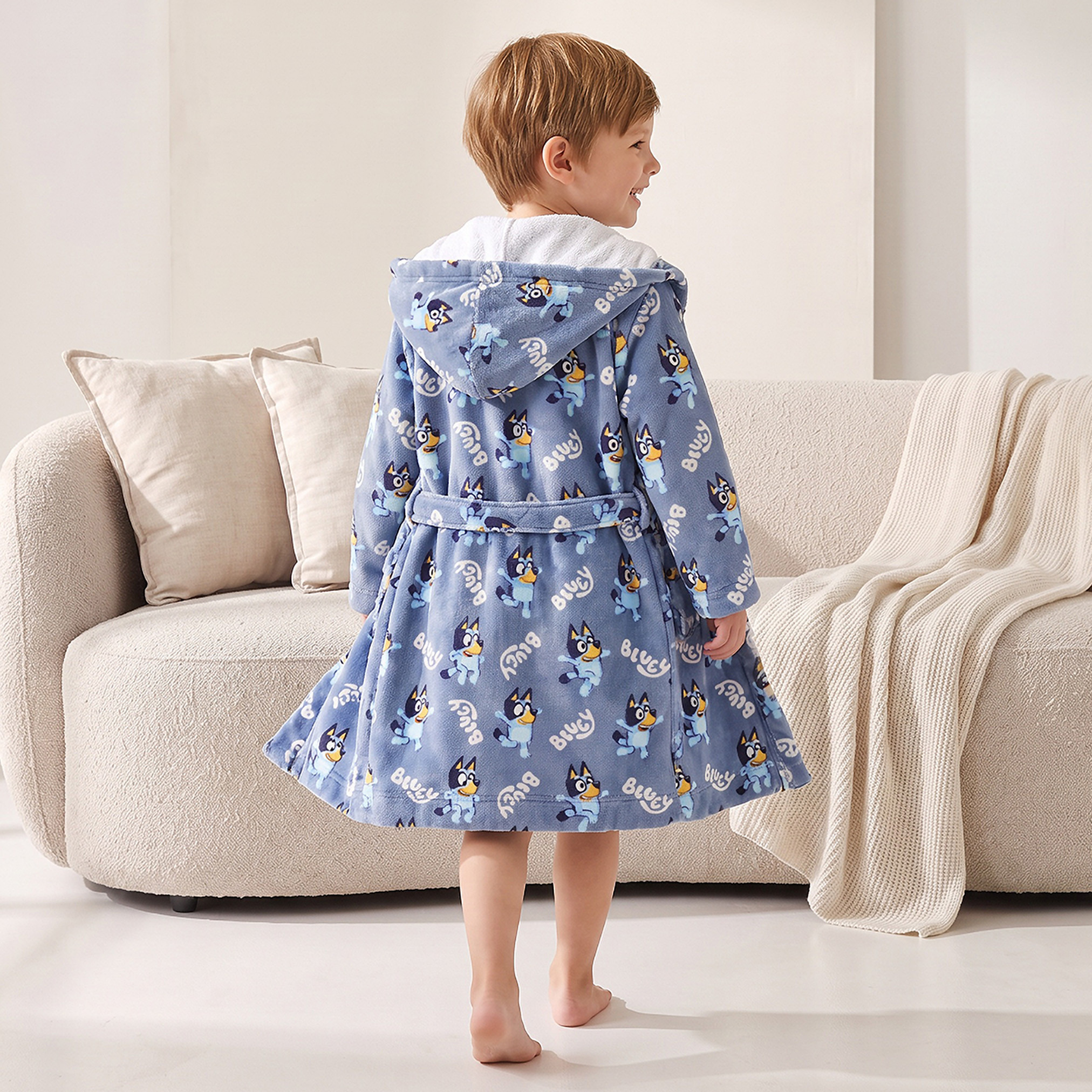 روب حمام قطن بأكمام طويلة وقبعة وطبعات جرافيك من بلوي-boys-clothing-nightwear-image-2