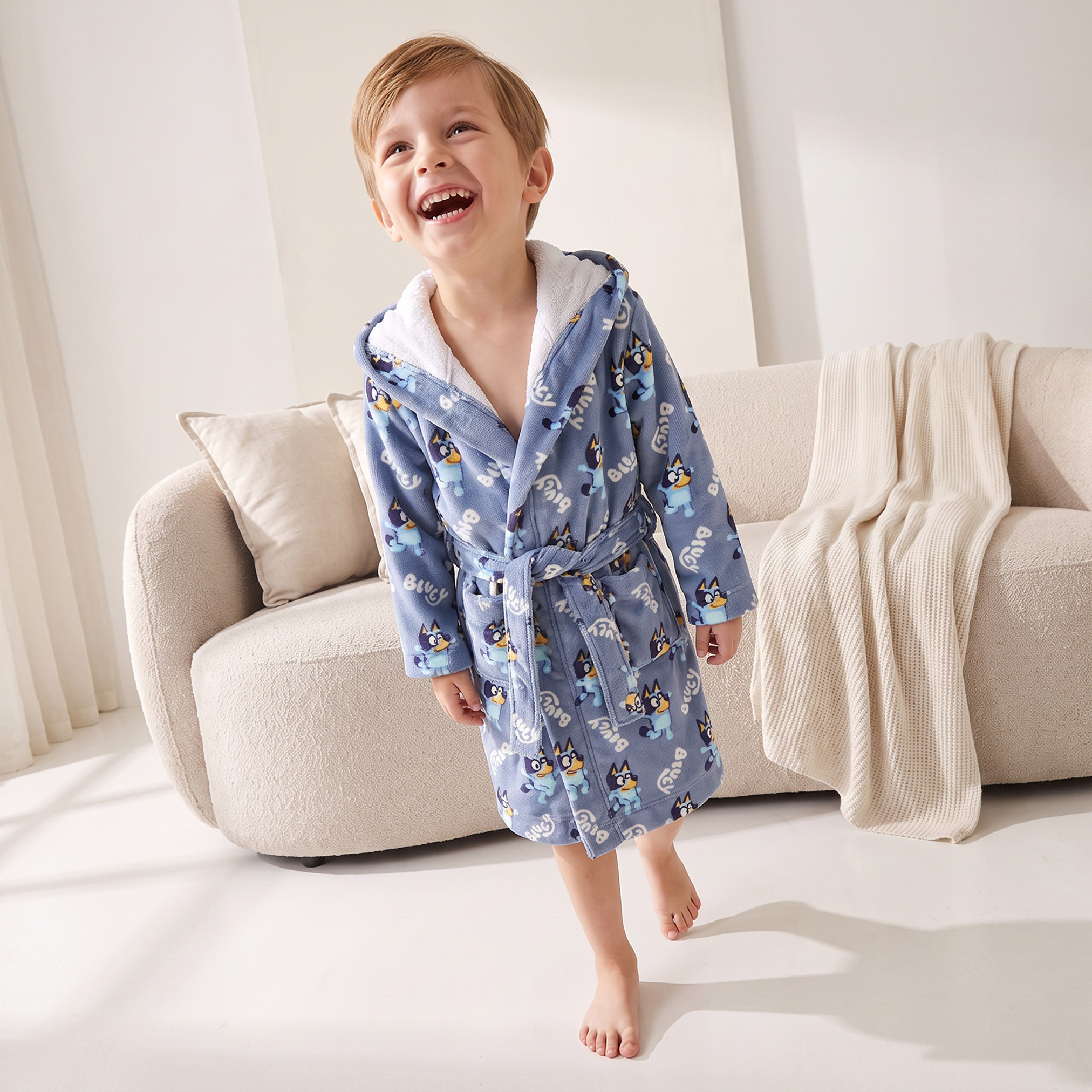 روب حمام قطن بأكمام طويلة وقبعة وطبعات جرافيك من بلوي-boys-clothing-nightwear-image-3