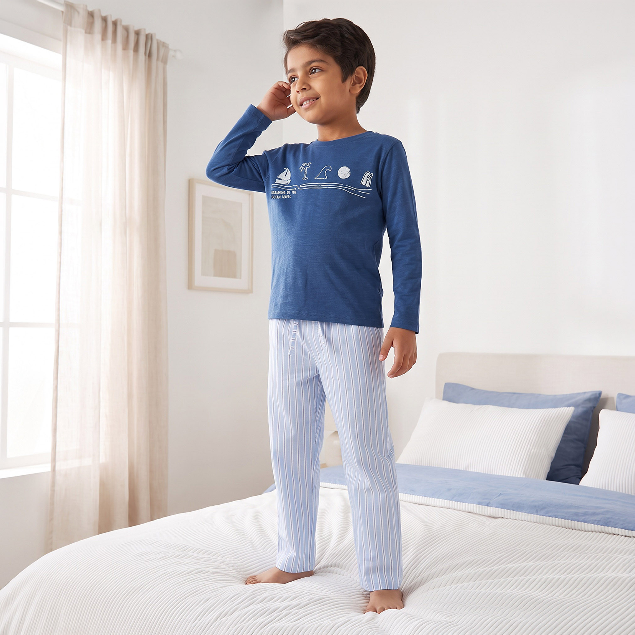 طقم بنطلون بيجاما مخطط وتيشيرت قطن برقبة ضيقة وأكمام طويلة من جونيورز-boys-clothing-nightwear-image-1