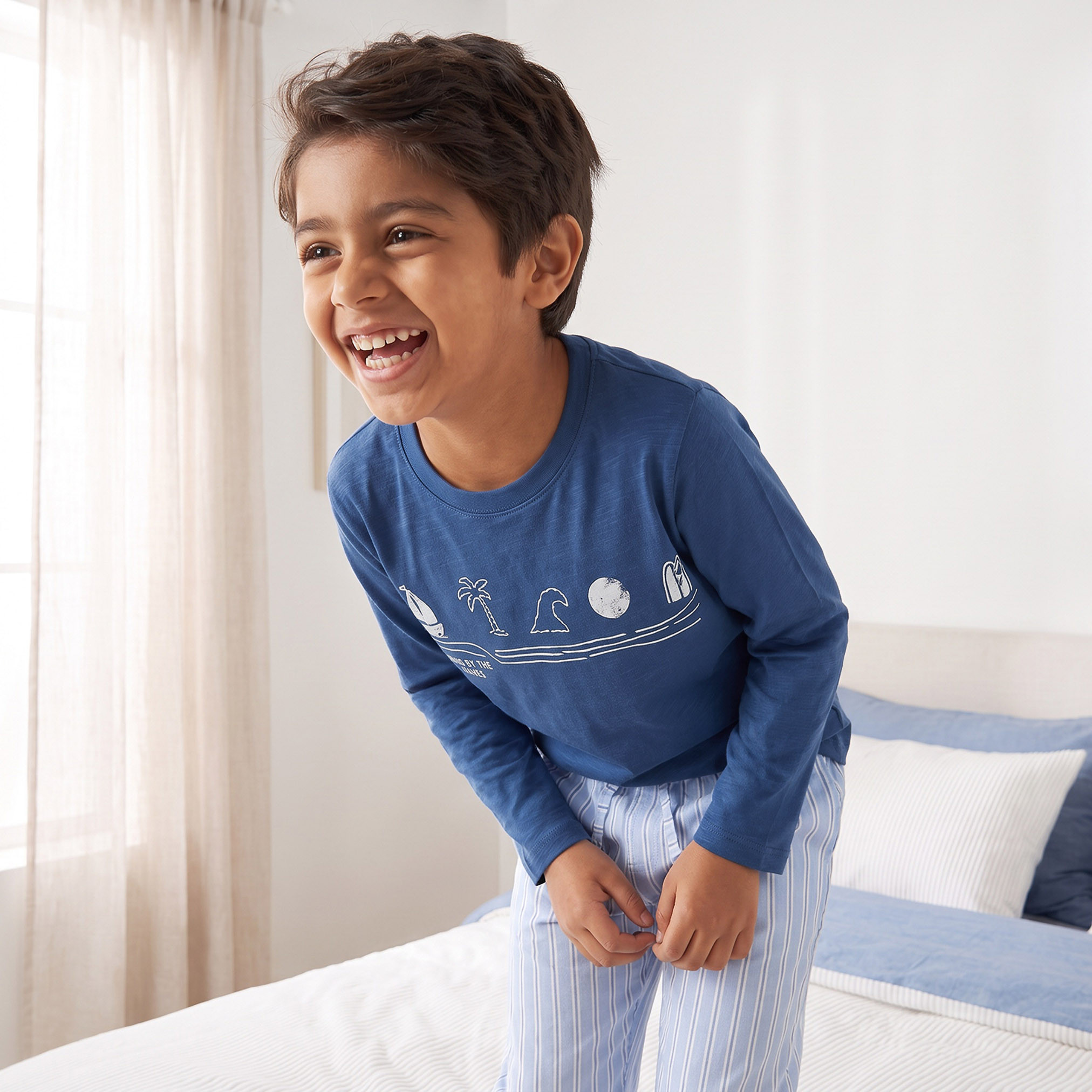 طقم بنطلون بيجاما مخطط وتيشيرت قطن برقبة ضيقة وأكمام طويلة من جونيورز-boys-clothing-nightwear-image-2