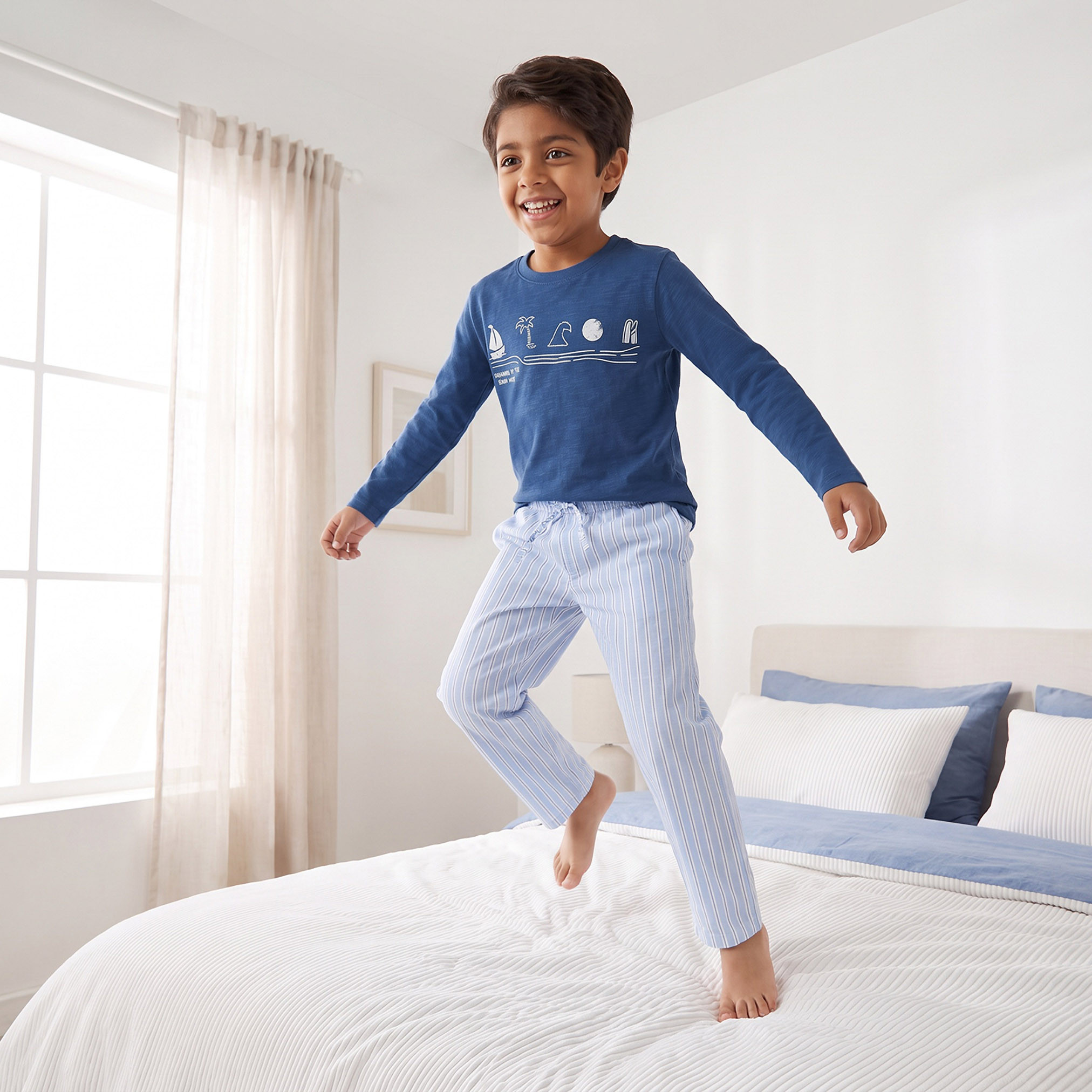 طقم بنطلون بيجاما مخطط وتيشيرت قطن برقبة ضيقة وأكمام طويلة من جونيورز-boys-clothing-nightwear-image-5
