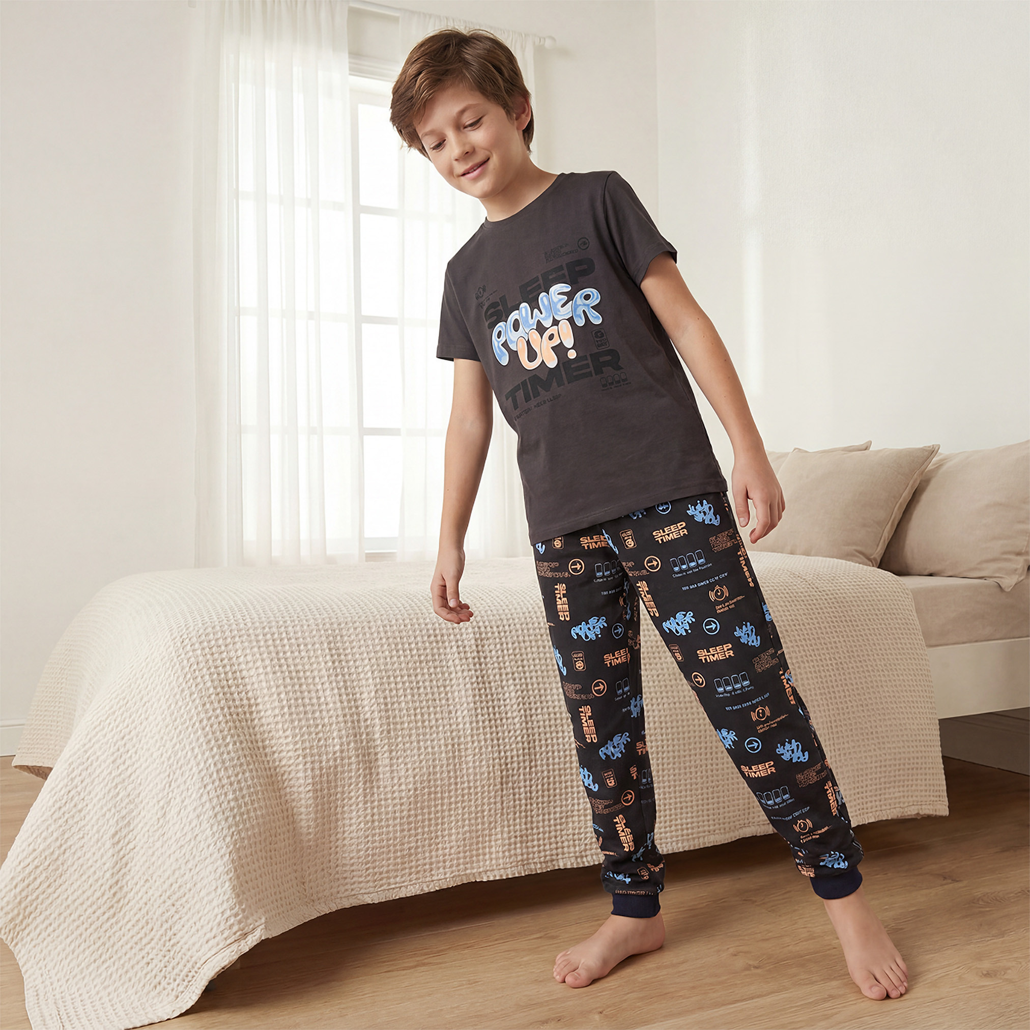 طقم بيجاما قطن بياقة ضيقة وأكمام قصيرة وطبعات من جونيورز-boys-clothing-nightwear-image-4