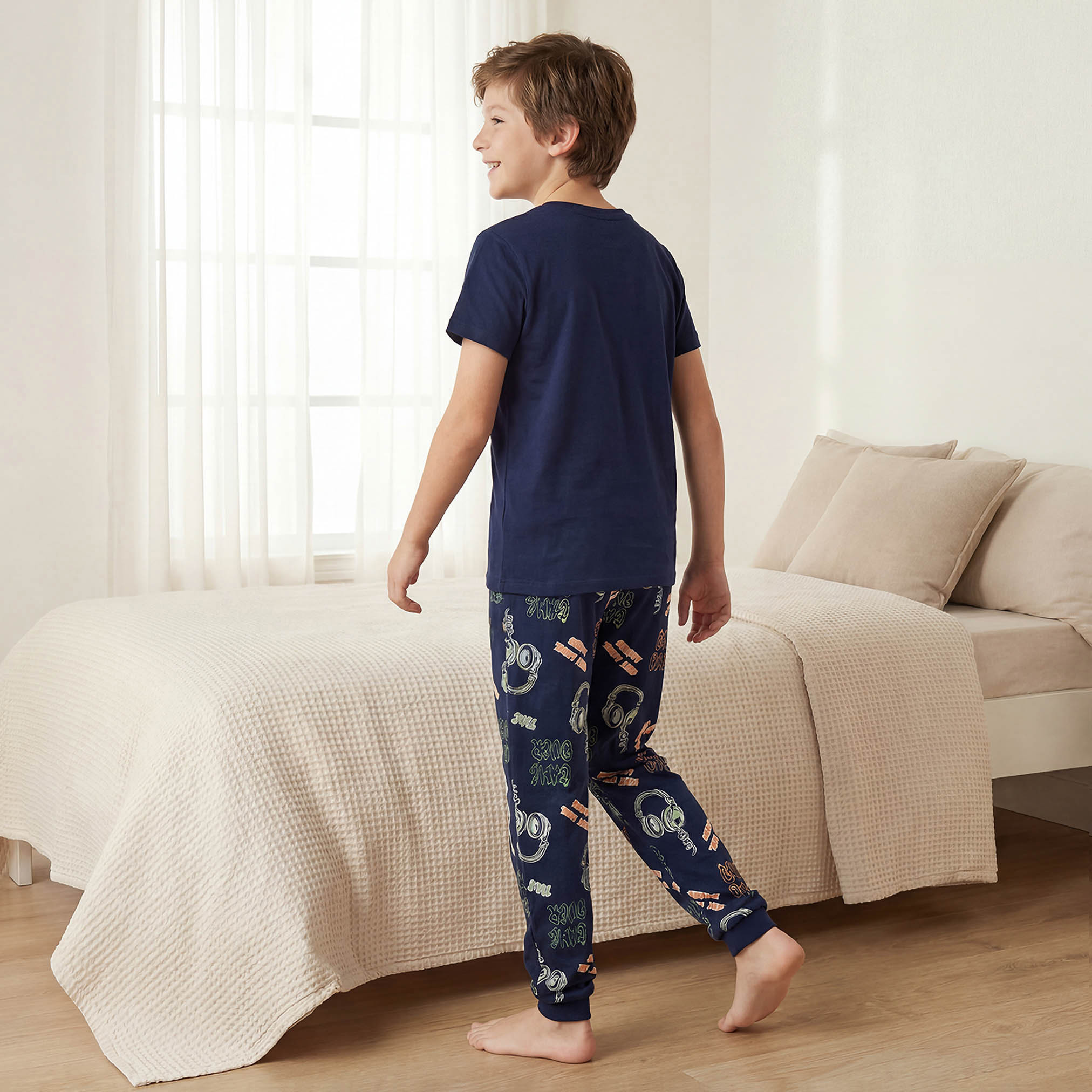 Juniors Cotton Crew Neck Short Sleeves Pyjama Set with Headphones Print-boys-clothing-nightwear-image-9