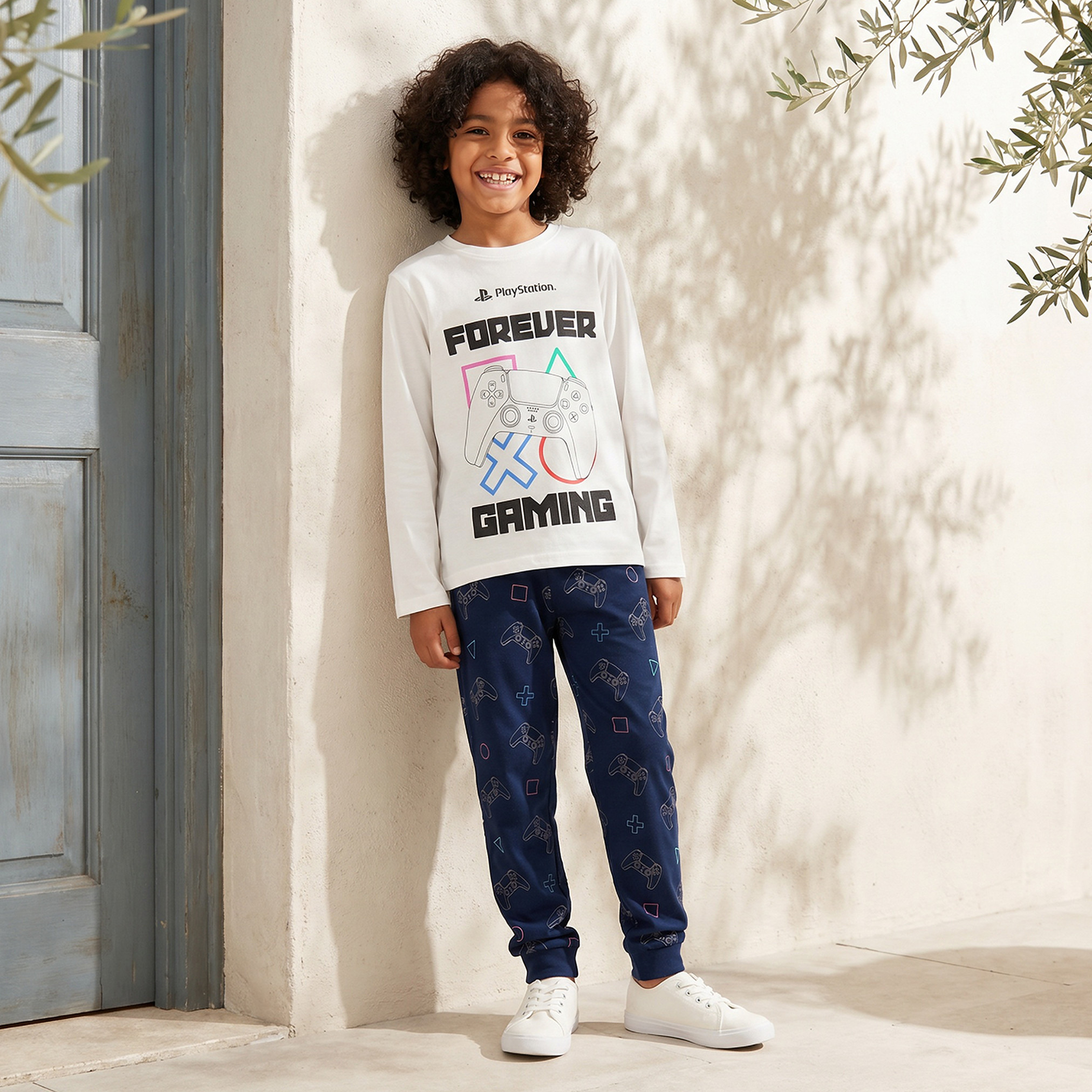 طقم بيجاما قطن بياقة ضيقة وأكمام طويلة وطبعات بلاي ستيشن-boys-clothing-nightwear-image-1