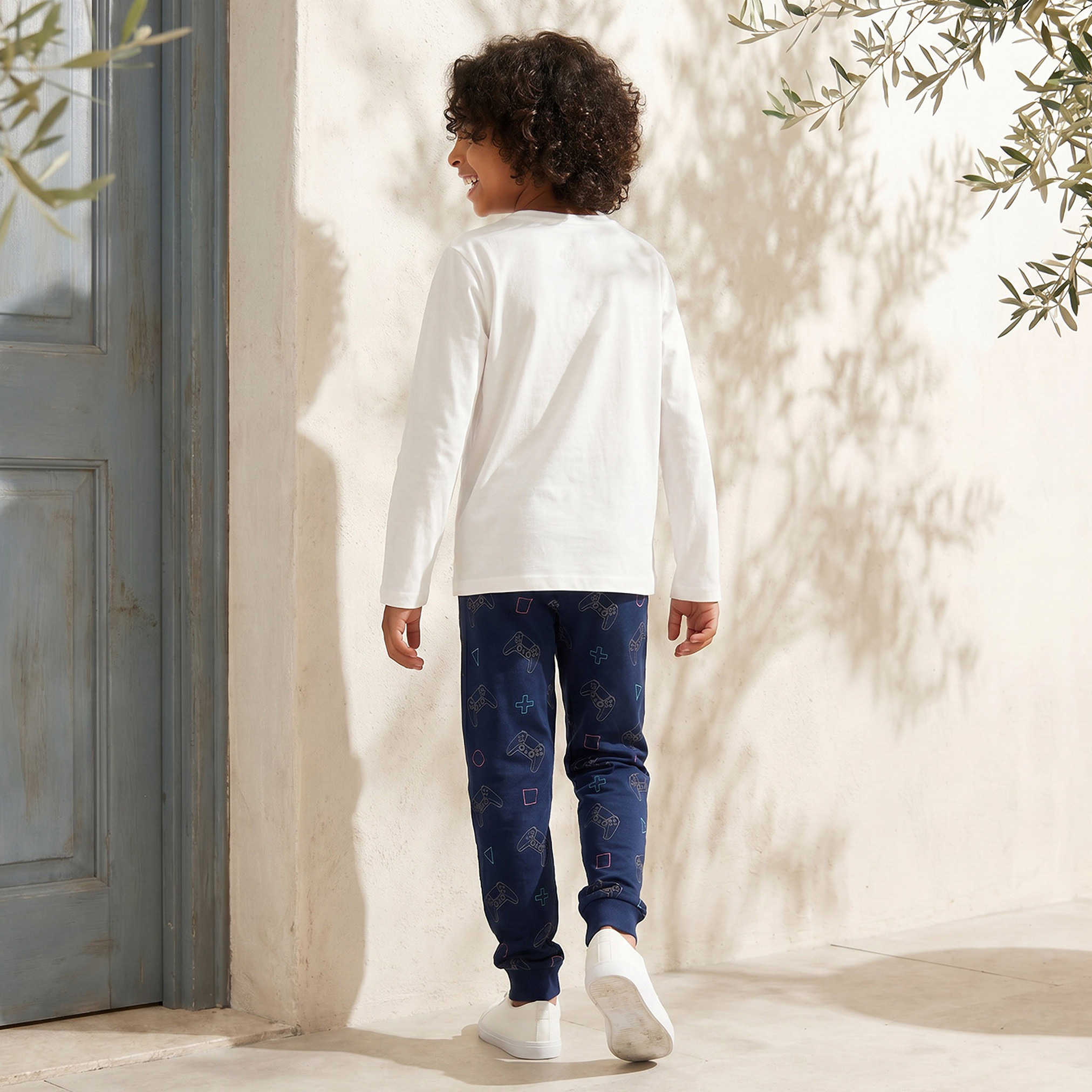 طقم بيجاما قطن بياقة ضيقة وأكمام طويلة وطبعات بلاي ستيشن-boys-clothing-nightwear-image-4