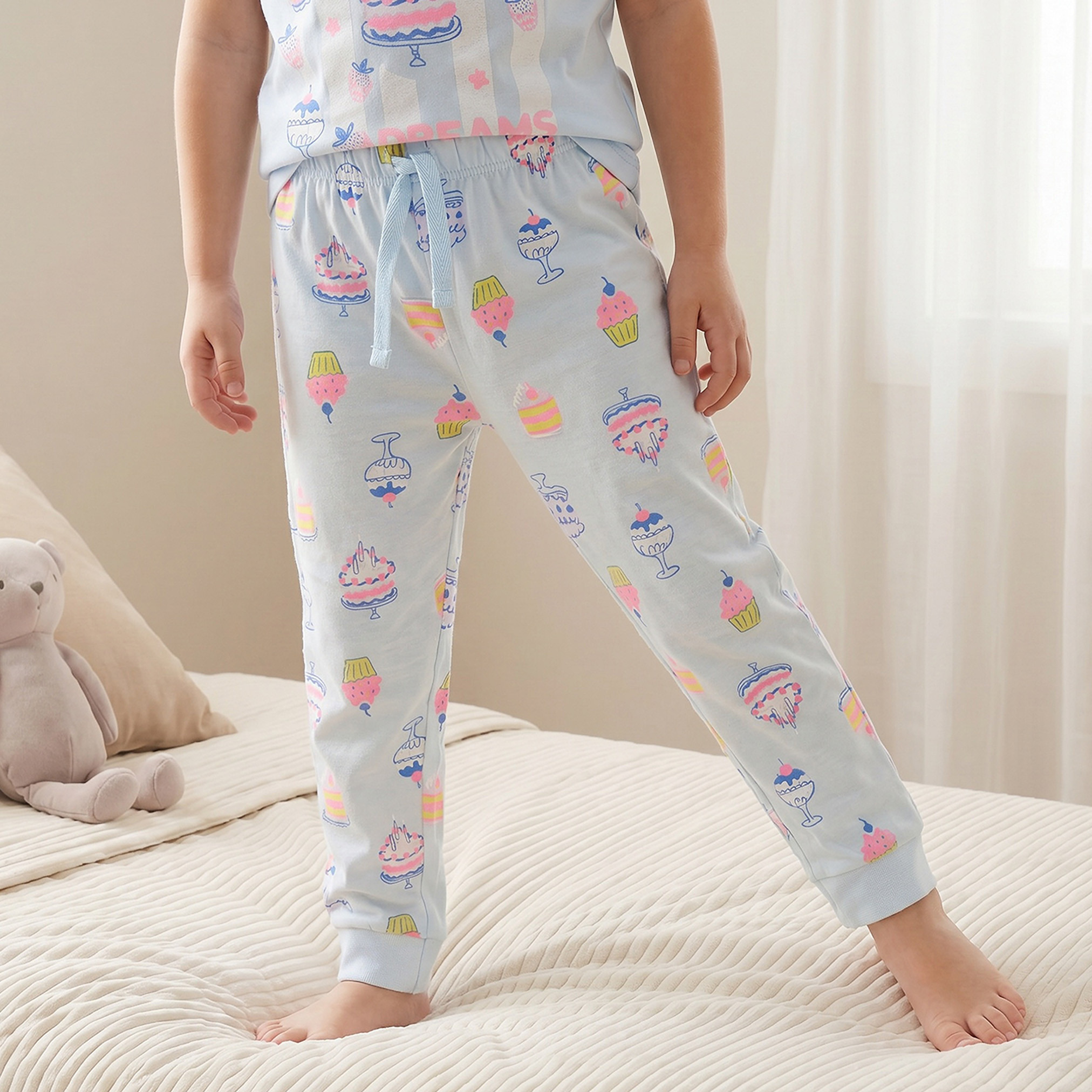 طقم بيجاما قطن بطبعات كب كيك وياقة ضيقة وأكمام قصيرة من جونيورز-girls-clothing-nightwear-image-3